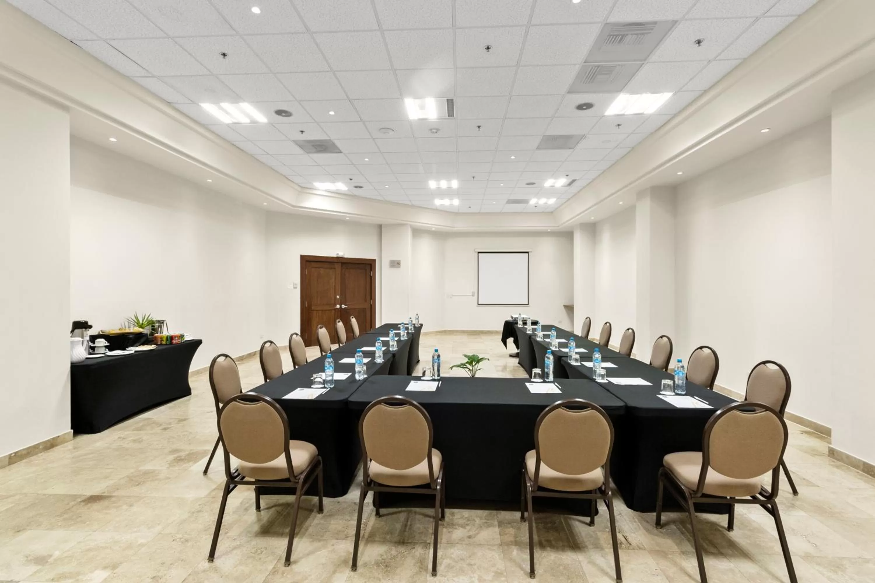 Meeting/conference room in Hotel Aeropuerto Los Cabos