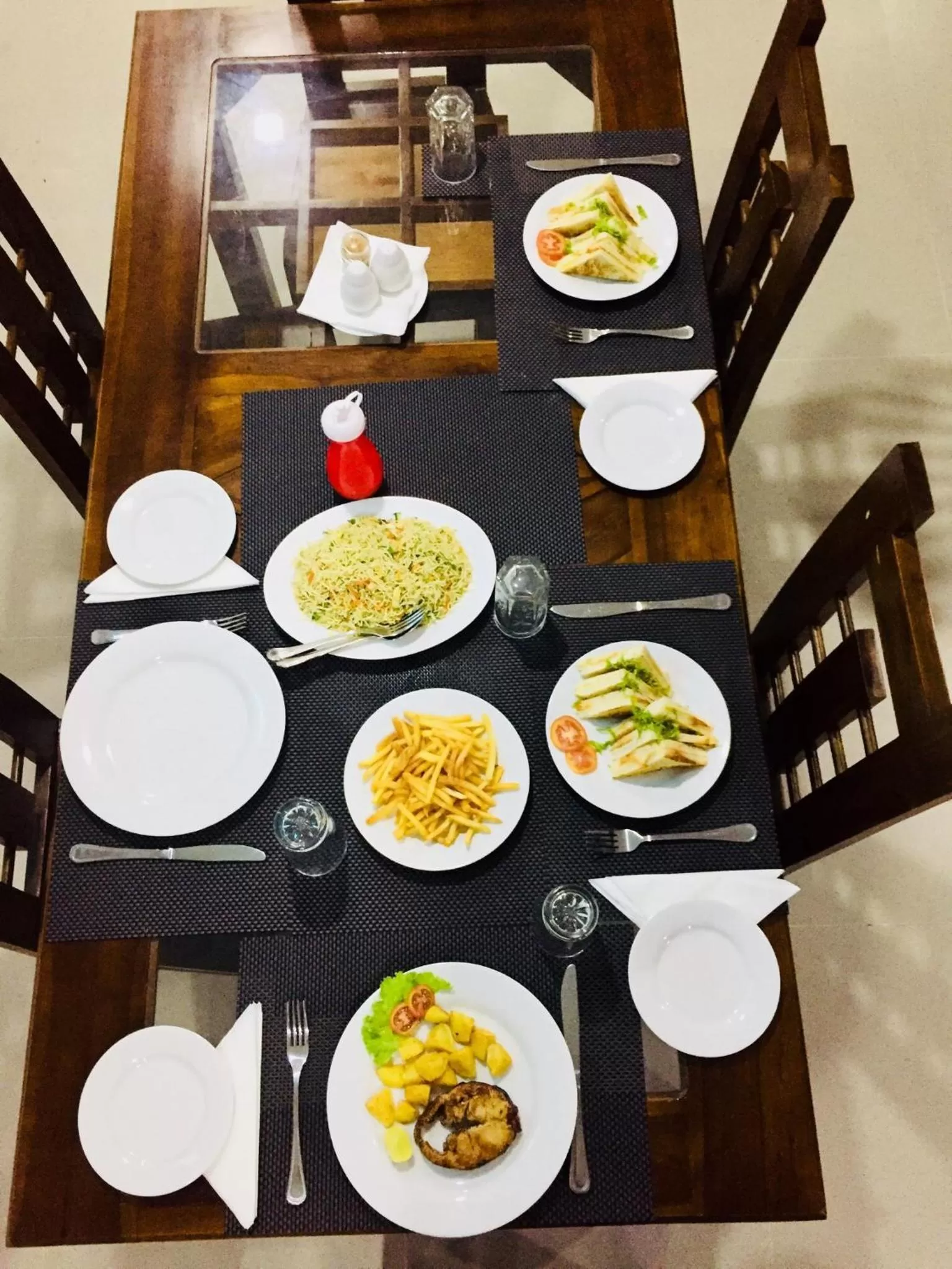 Restaurant/Places to Eat in Hotel Mount Castle