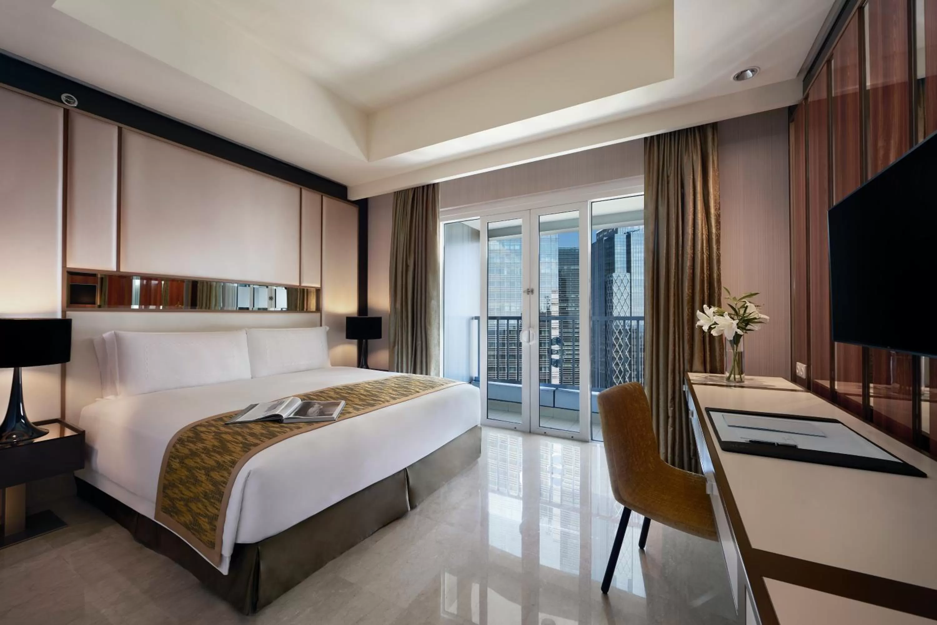 Bedroom, Bed in The Residences of The Ritz-Carlton Jakarta Pacific Place
