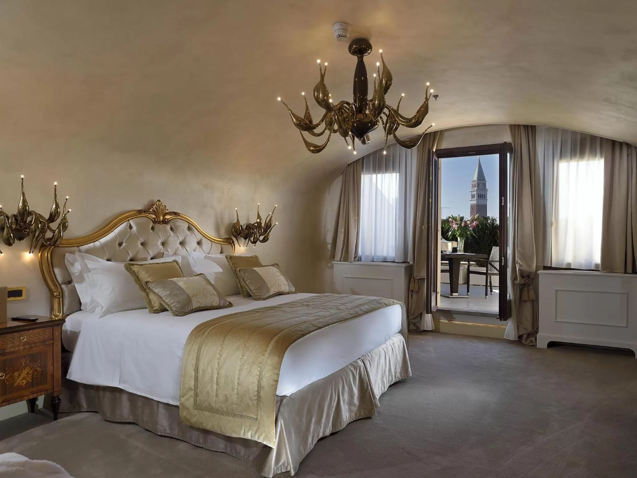 Photo of the whole room, Bed in Hotel Ai Cavalieri di Venezia