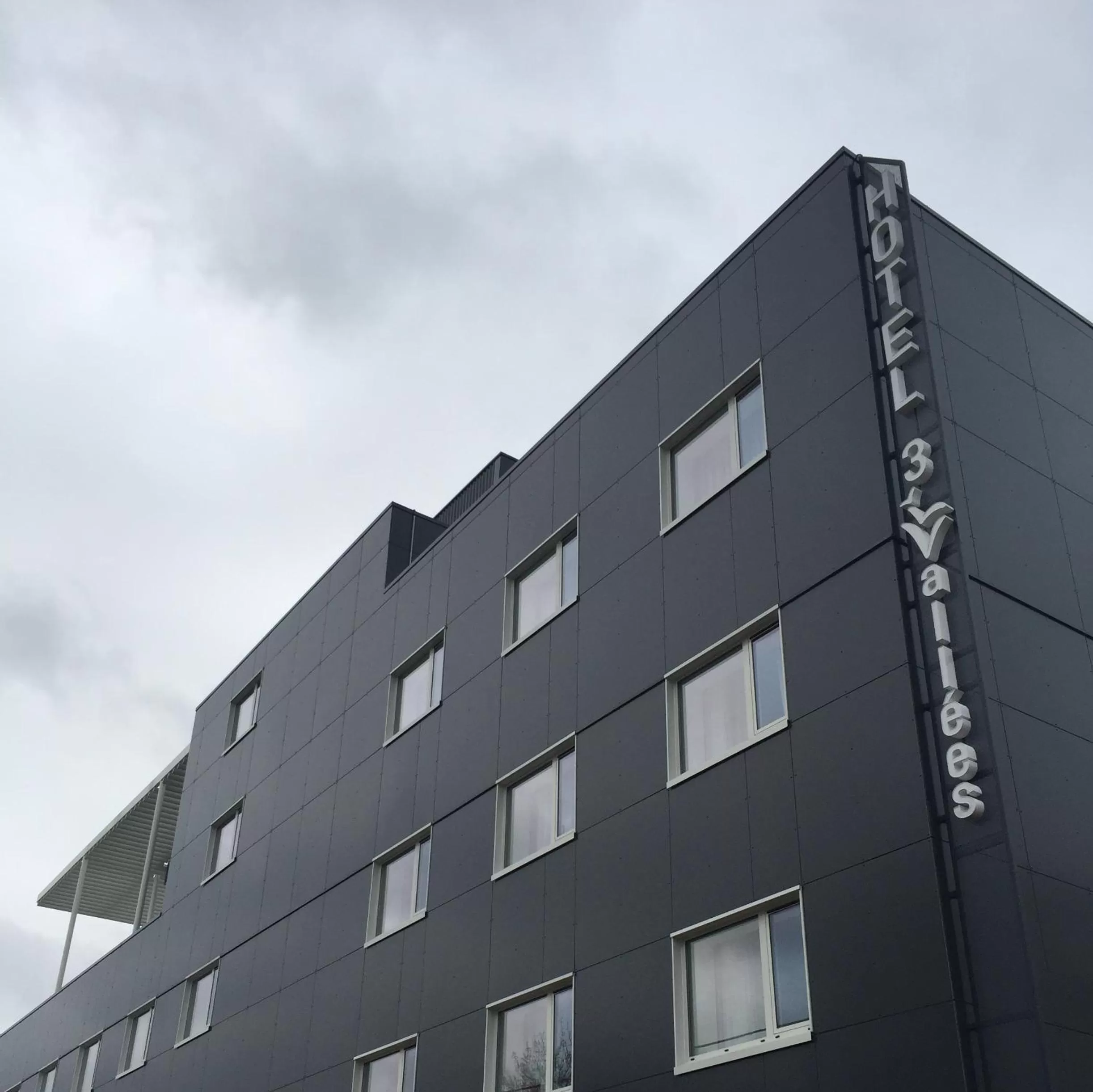 Facade/entrance in HOTEL LES 3 VALLÉES