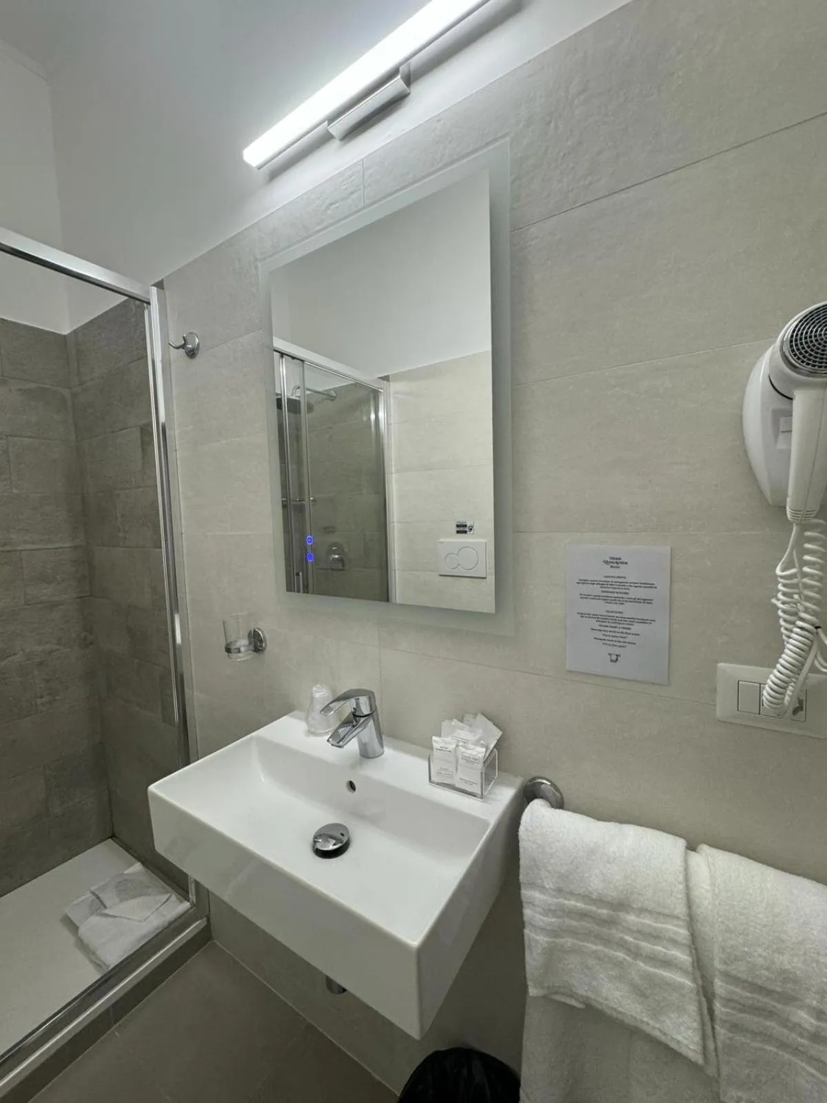 Bathroom in Hotel RomAntica