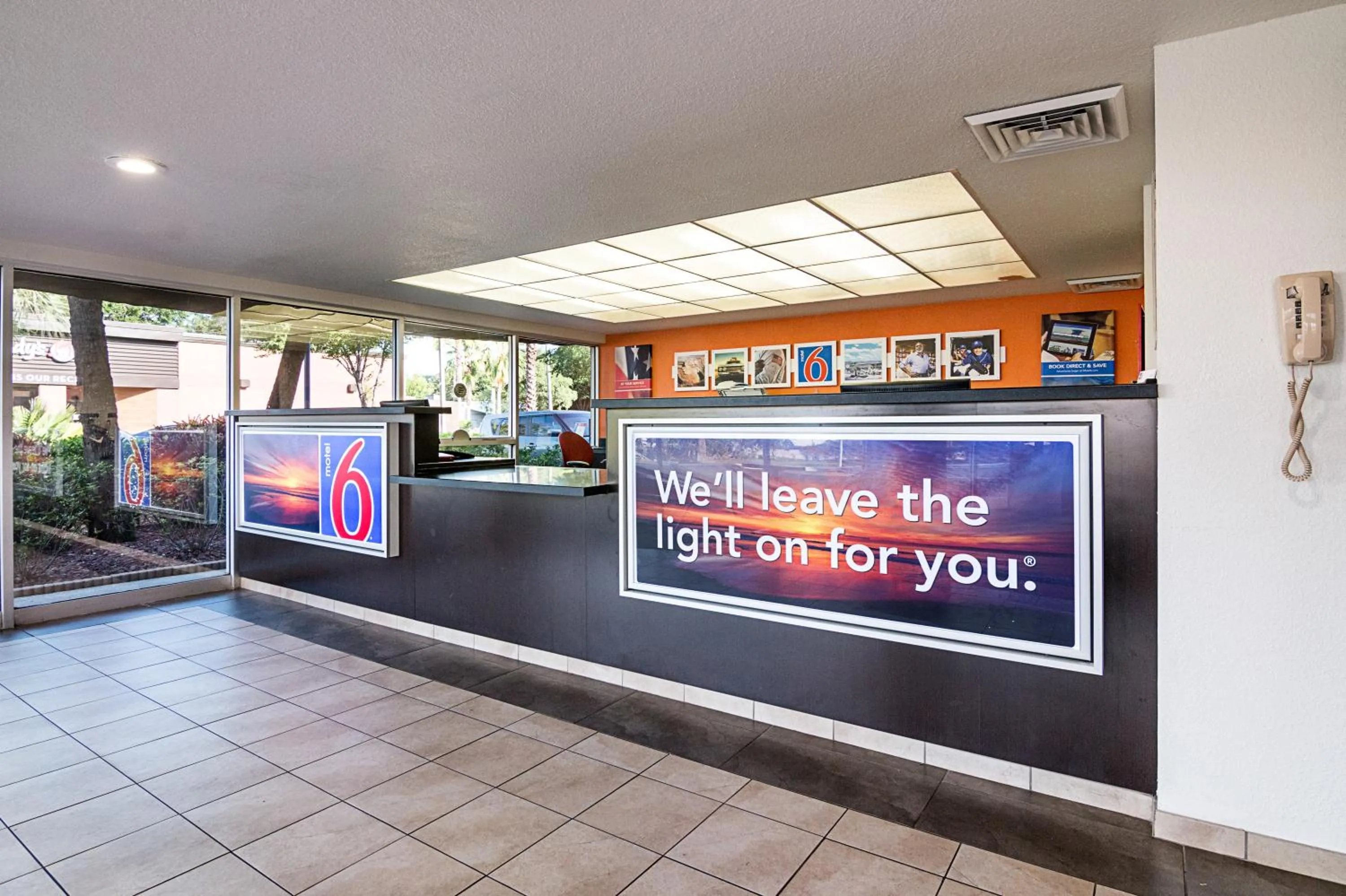 Lobby or reception in Motel 6-Tampa, FL - Fairgrounds