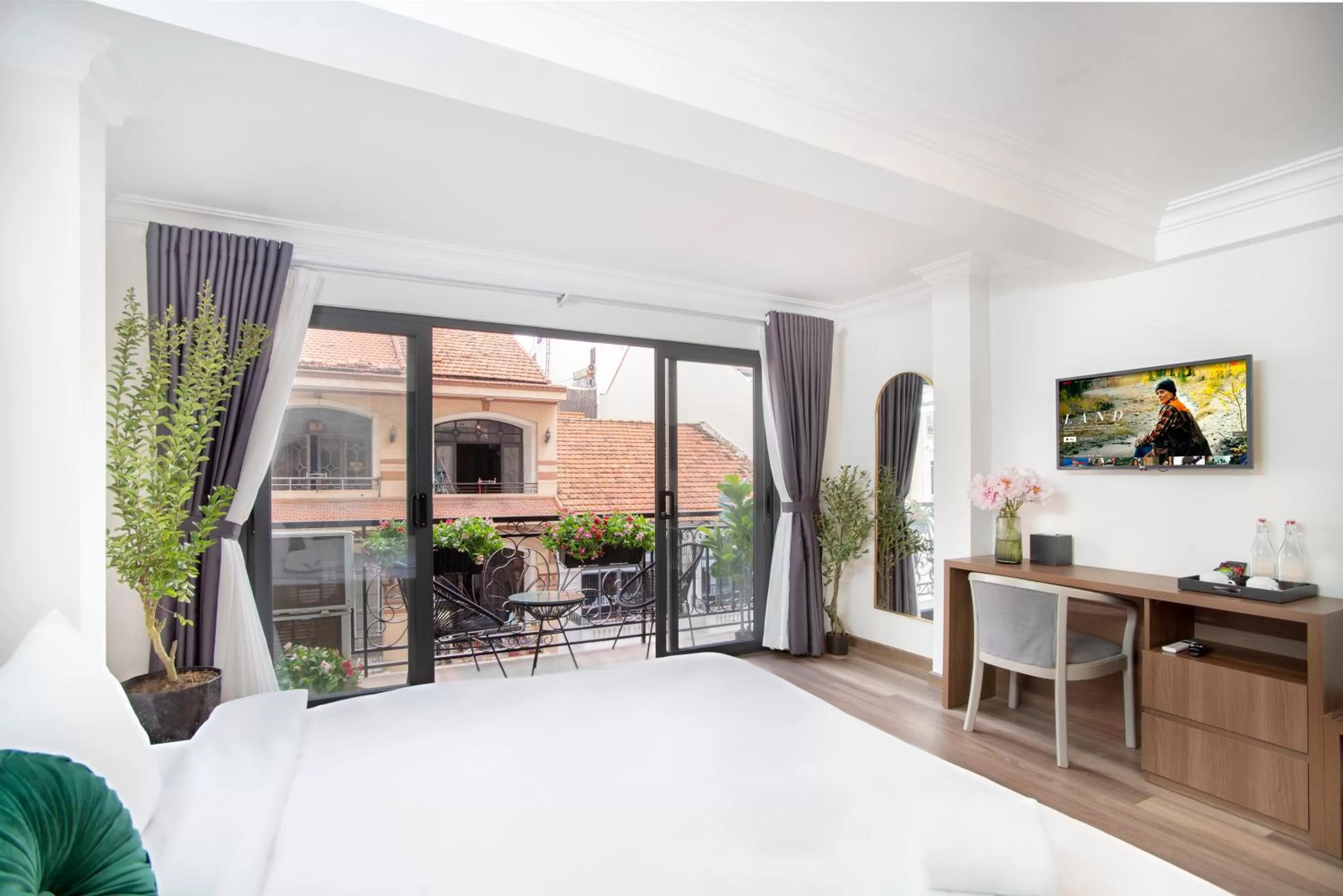 Bed in SAZI BEN THANH Hotel HCM