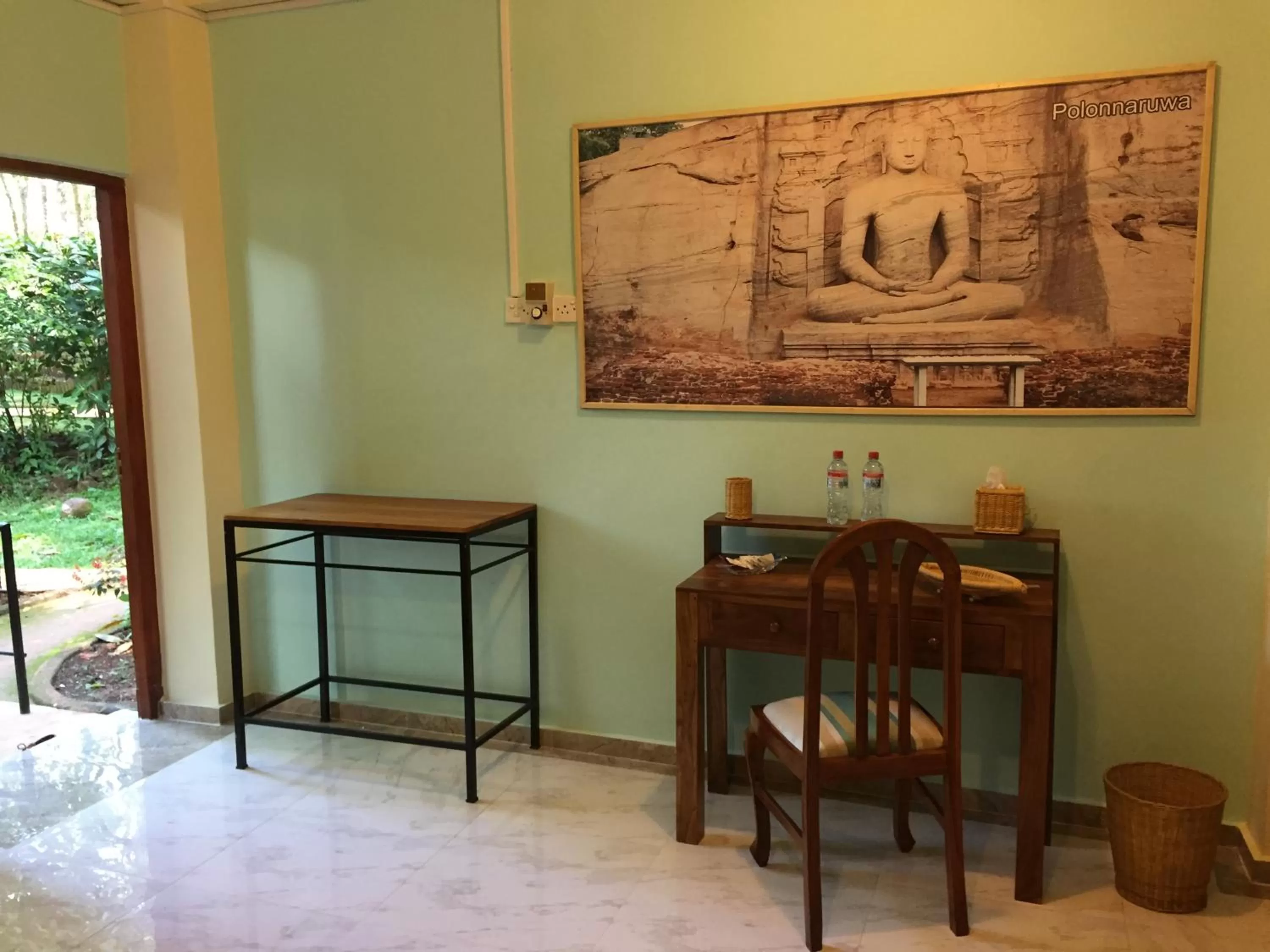 Photo of the whole room, Dining Area in Le leopard d 'argent