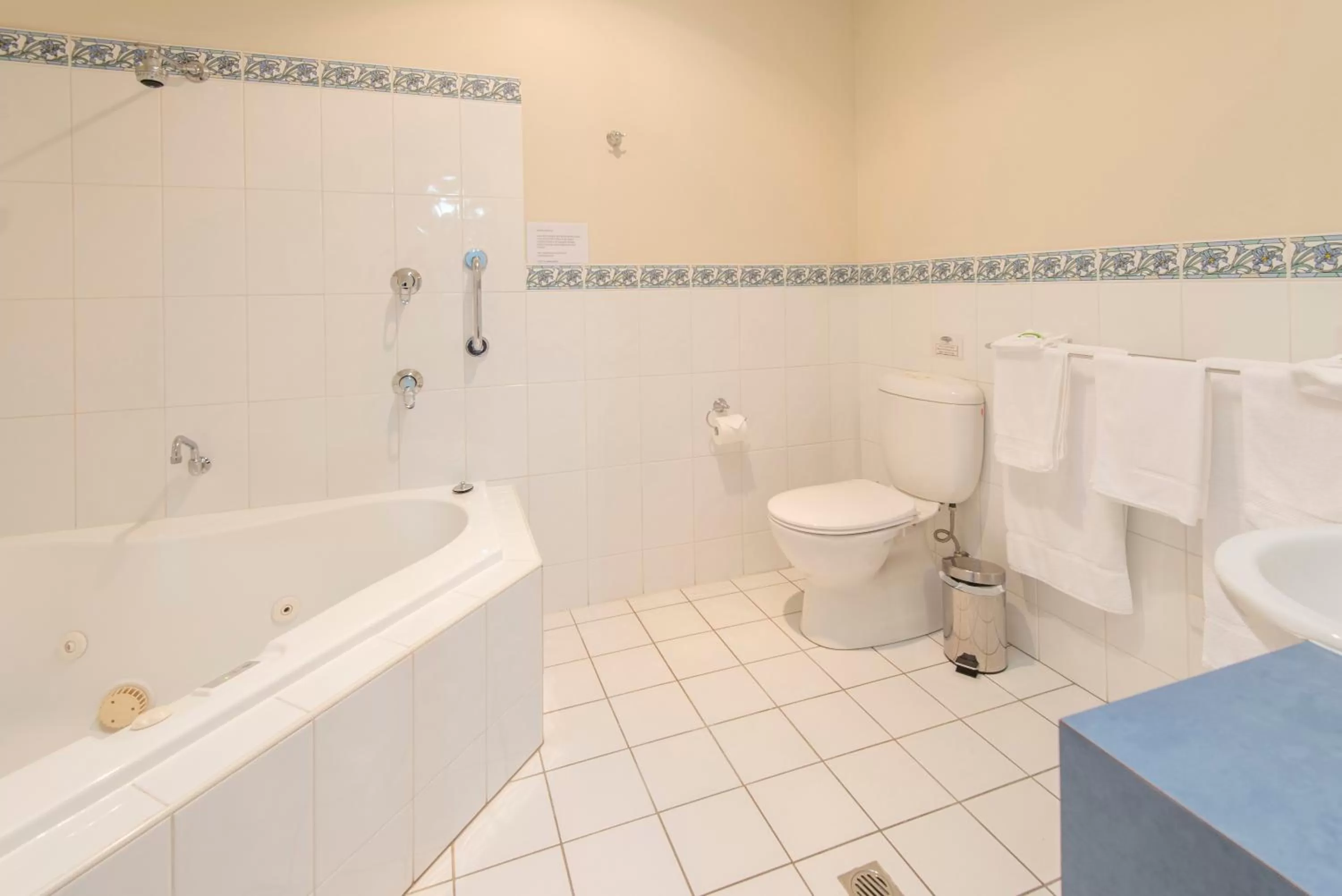 Queen Room in Tranquilles Bed & Breakfast