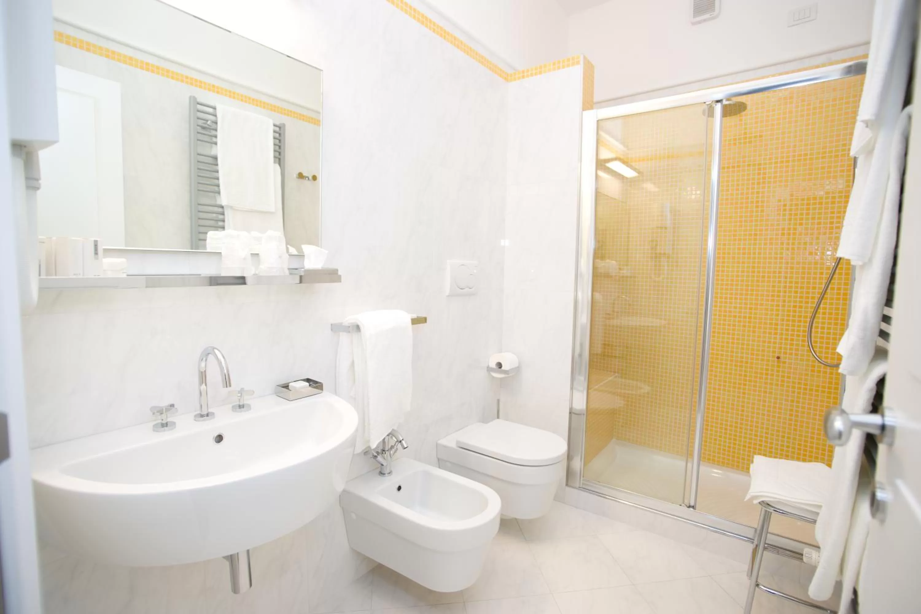 Shower in La Locanda di Gino