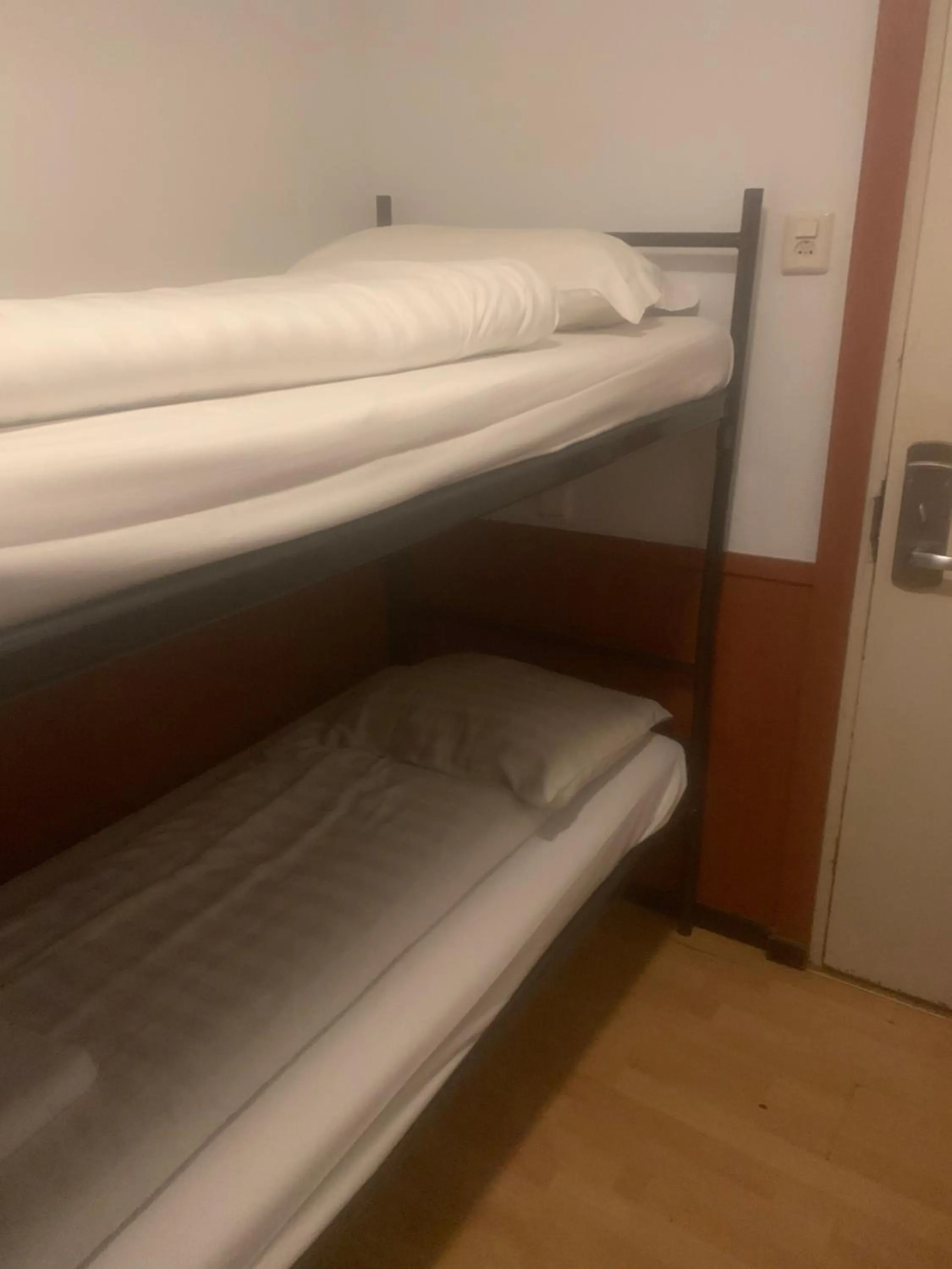 Bed in Hotel Continental Amsterdam