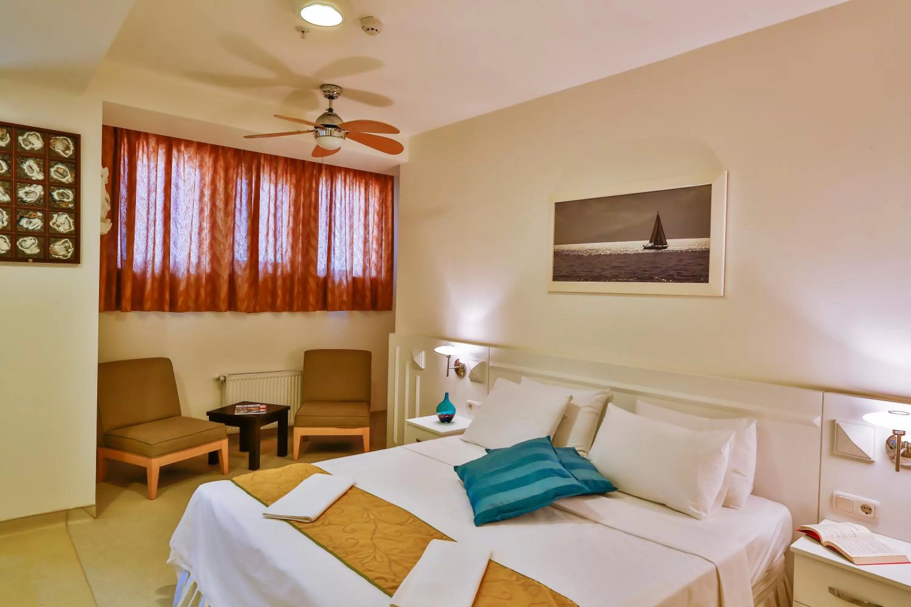 Photo of the whole room, Bed in Han Hotel