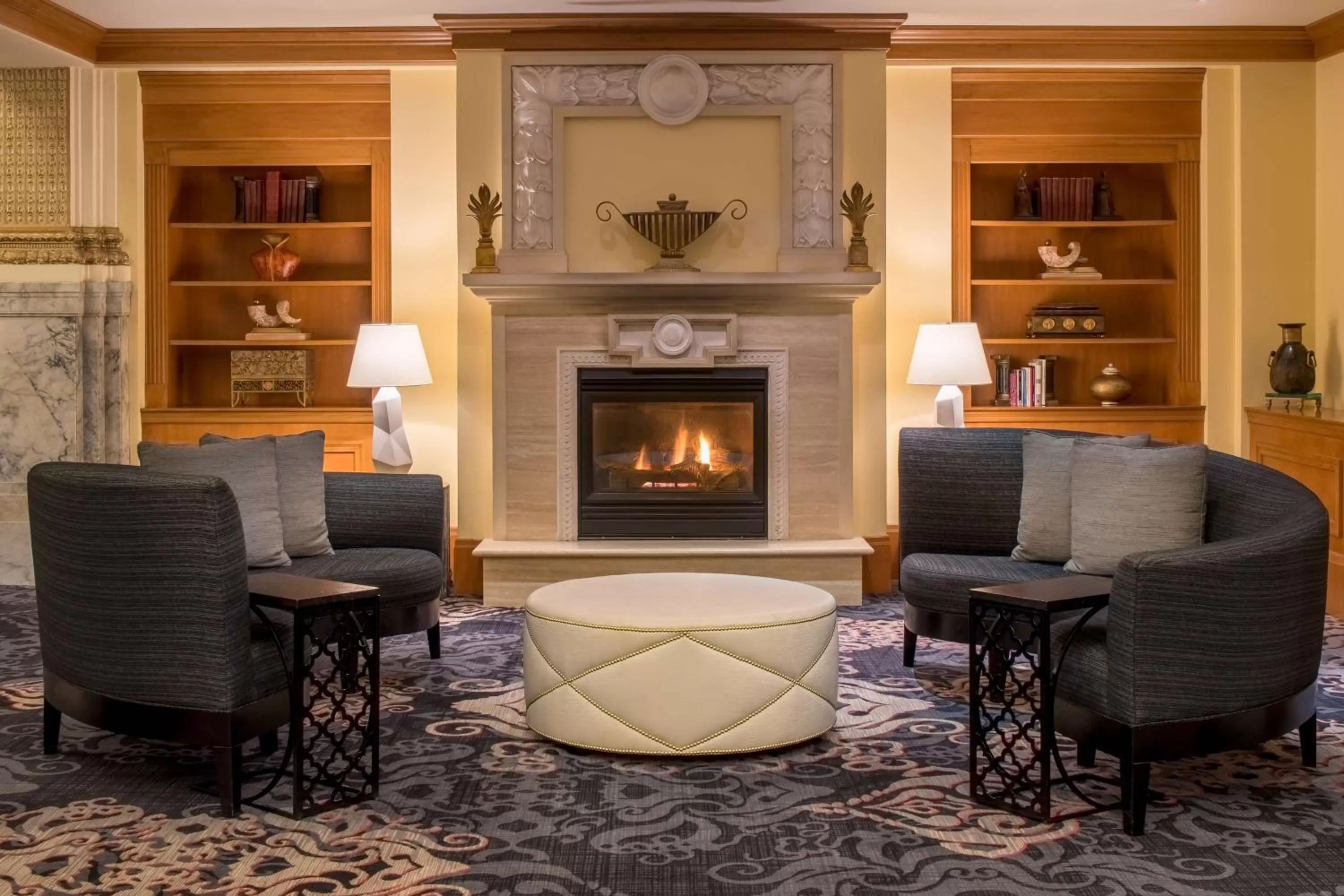 Lobby or reception in Embassy Suites by Hilton Portland Downtown