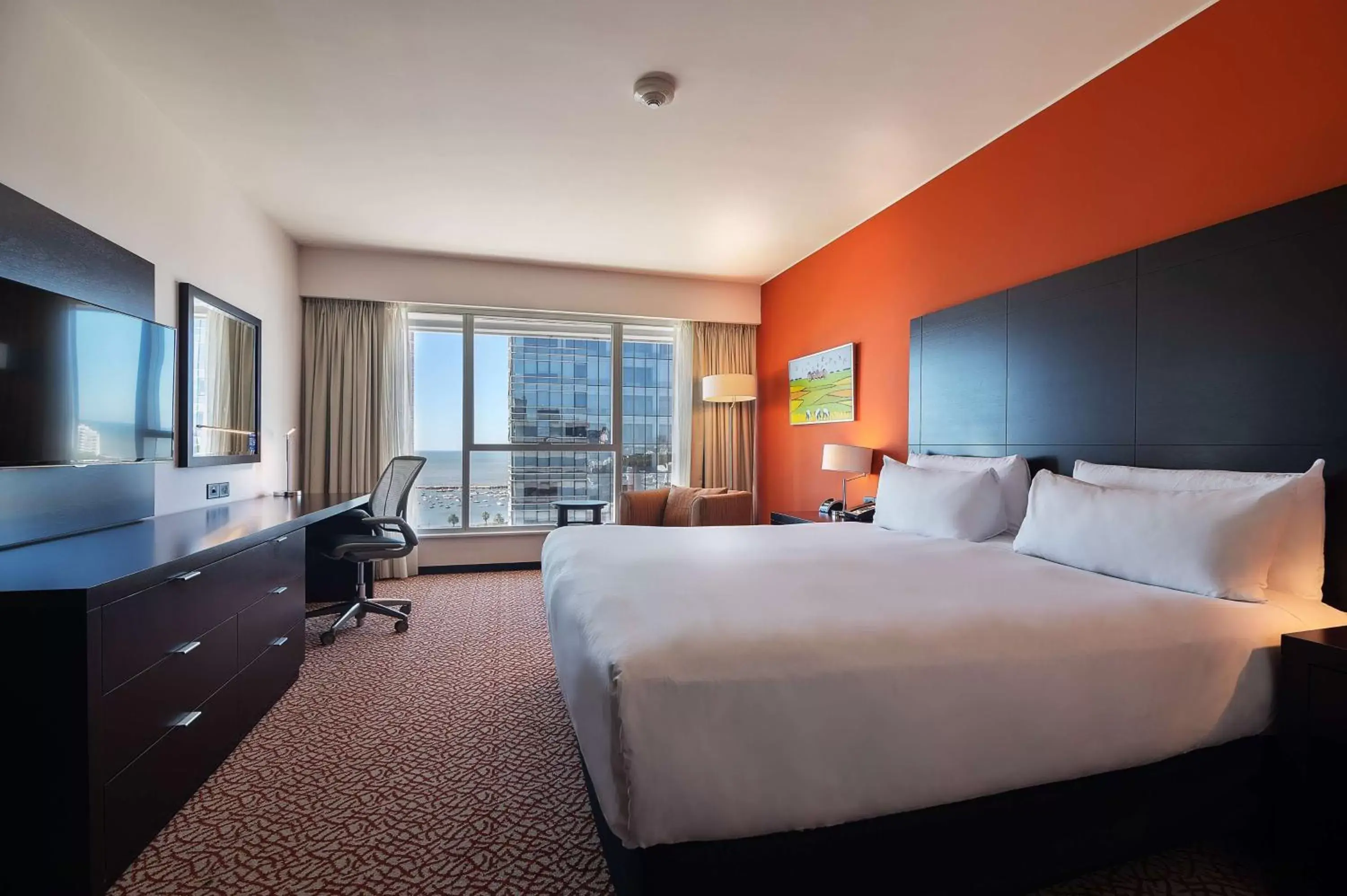 King Room with Front View in Hilton Garden Inn Montevideo King Room with Front View in Hilton Garden Inn Montevideo