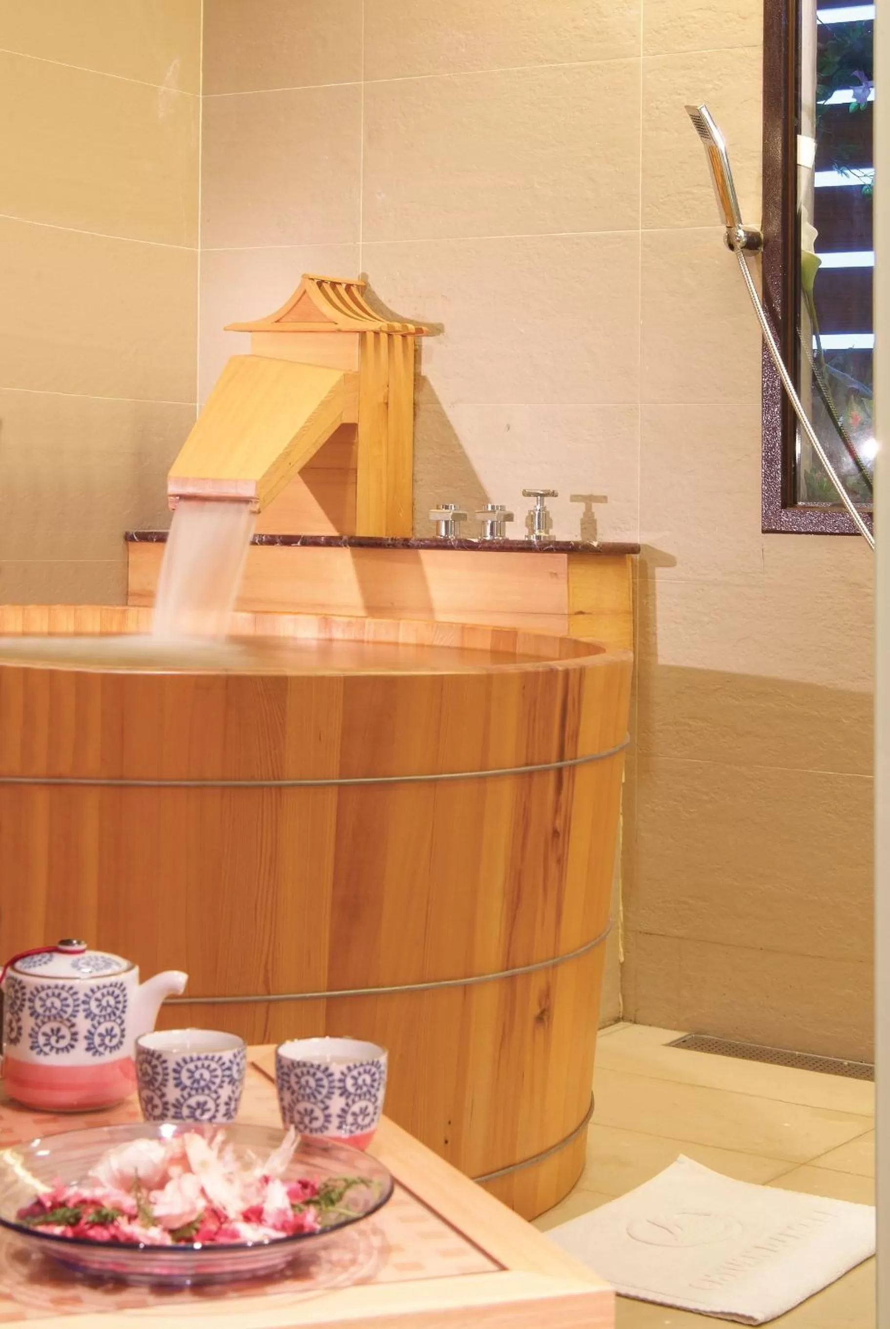 Decorative detail in Chyuan Du Spring Resort