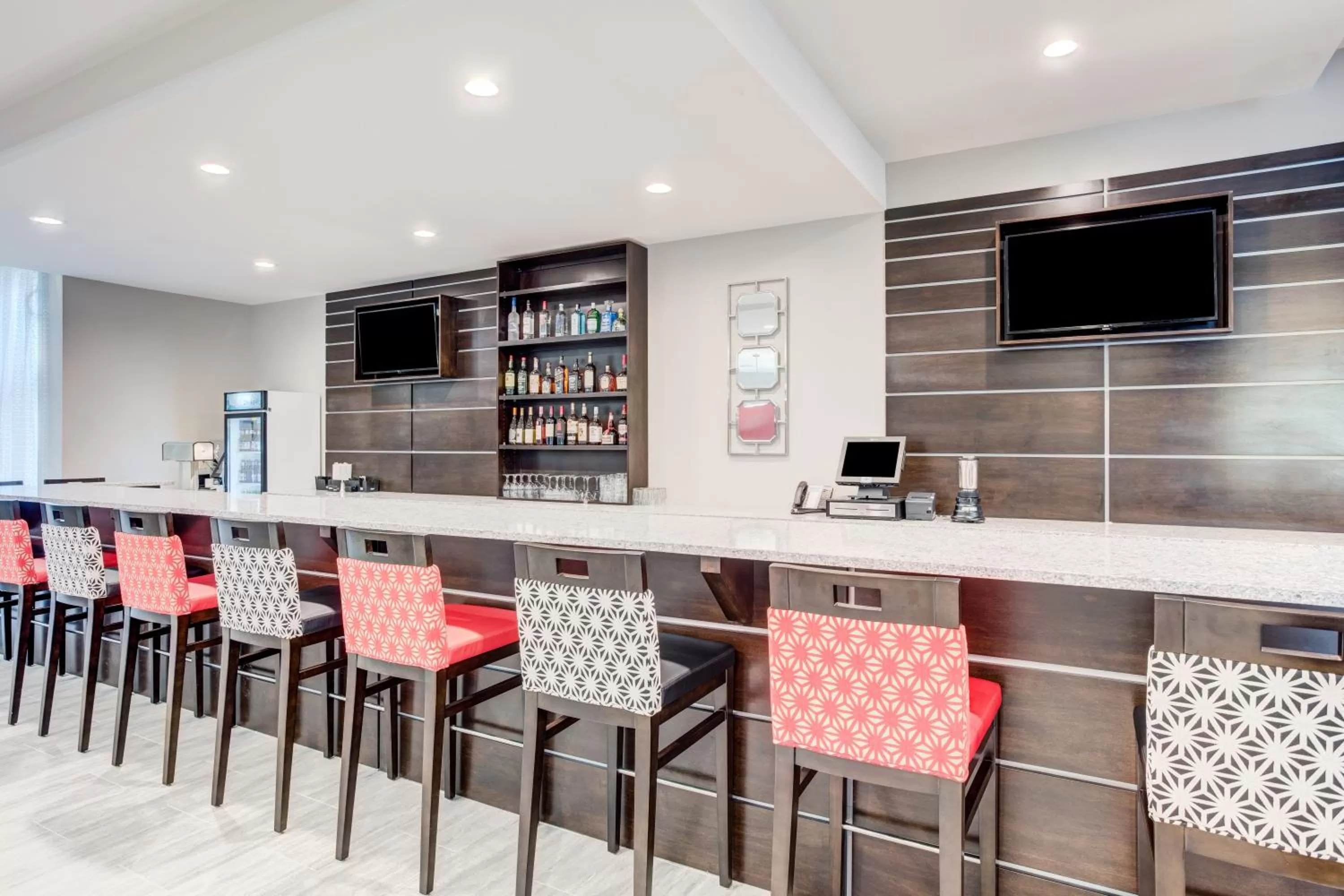 Lounge or bar in Holiday Inn Lafayette North by IHG