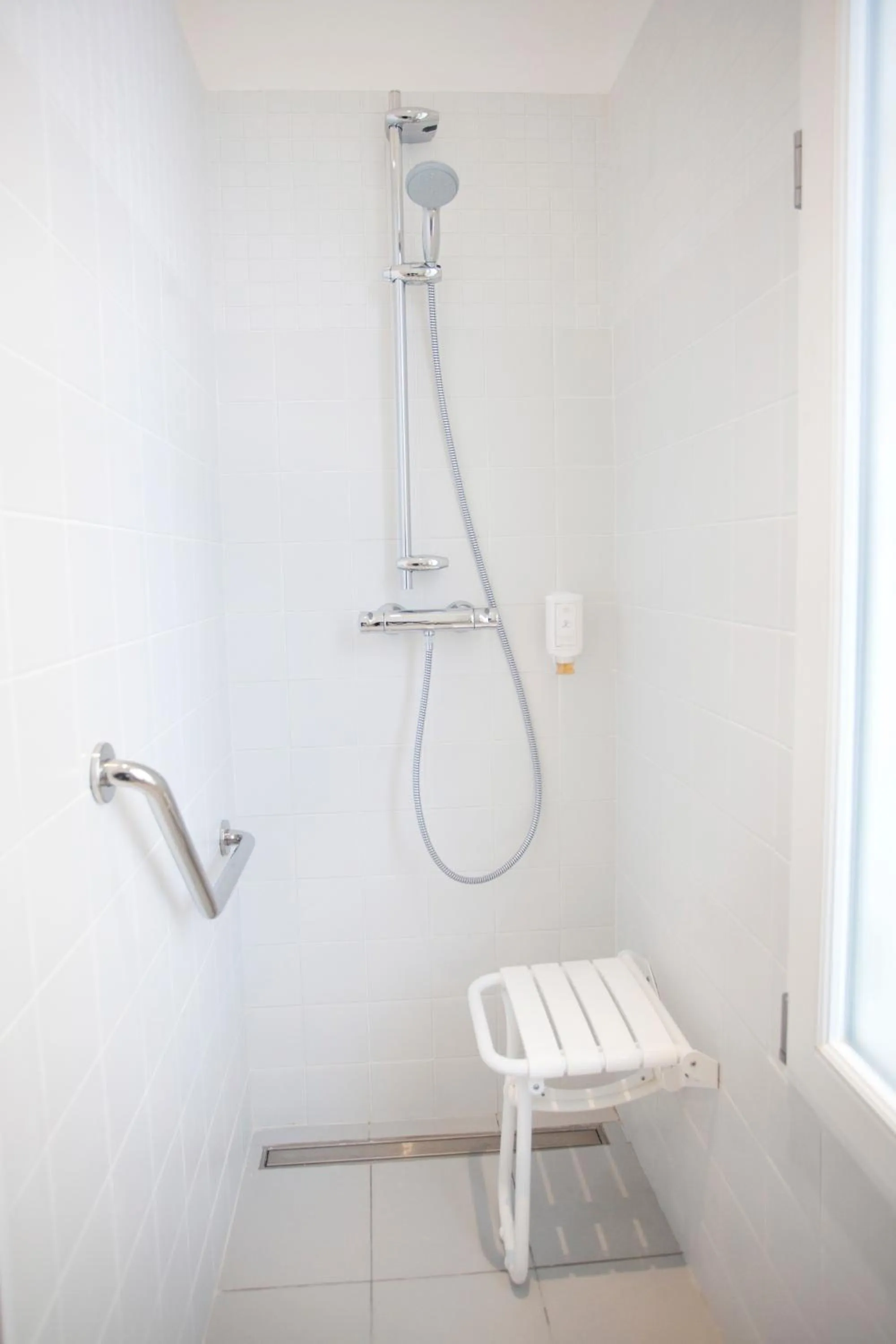 Shower in Nadaud Hotel