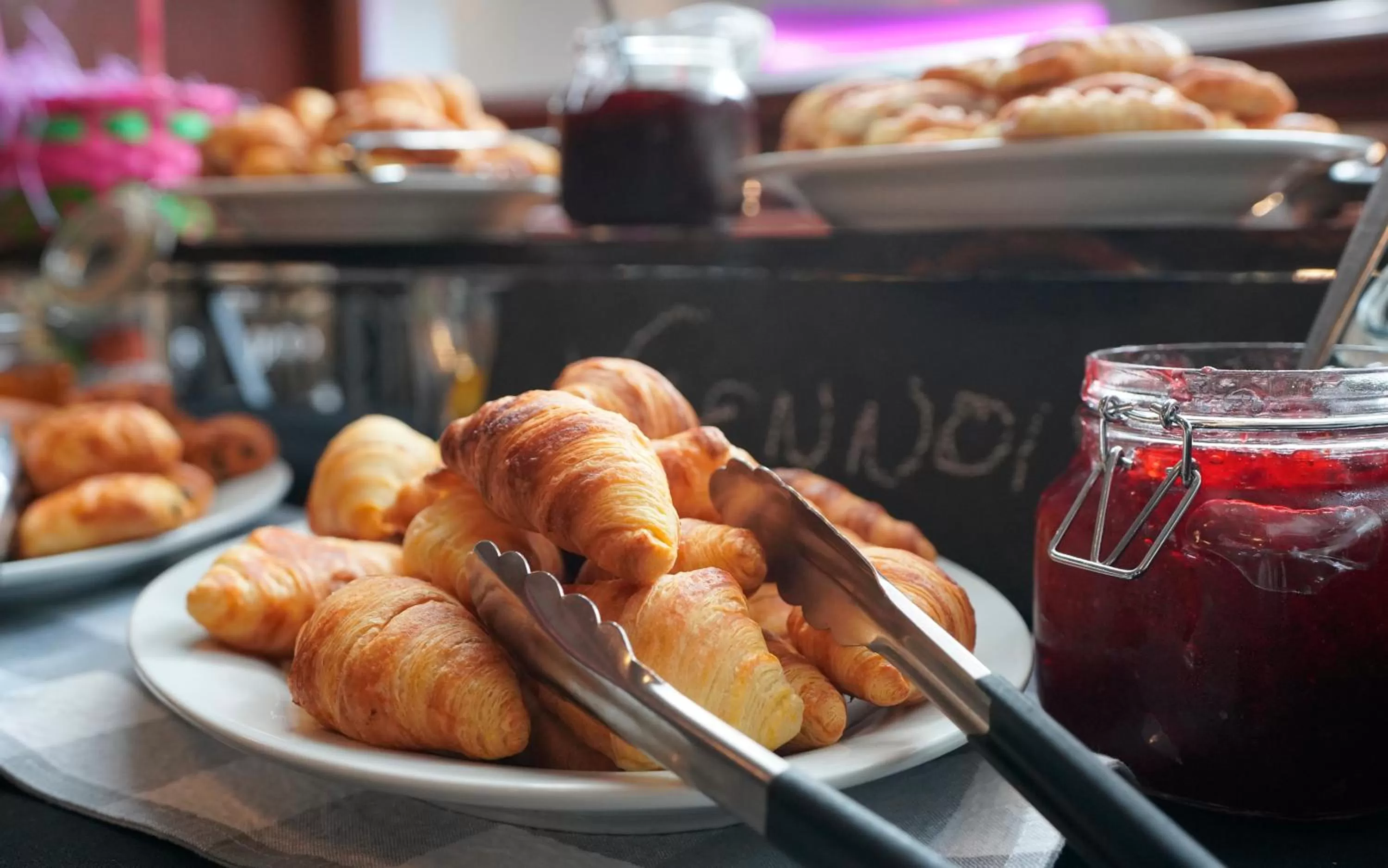 Buffet breakfast in Hôtel Plaza Québec par JARO