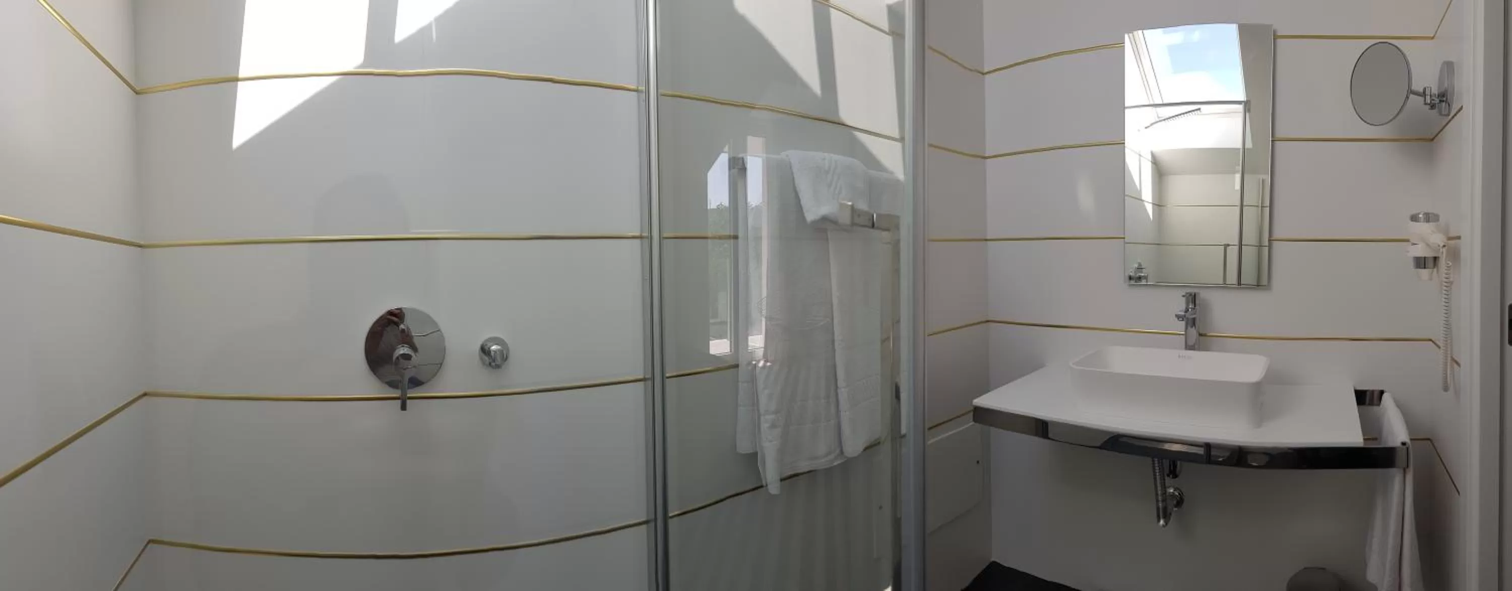Shower in Thomar Boutique Hotel