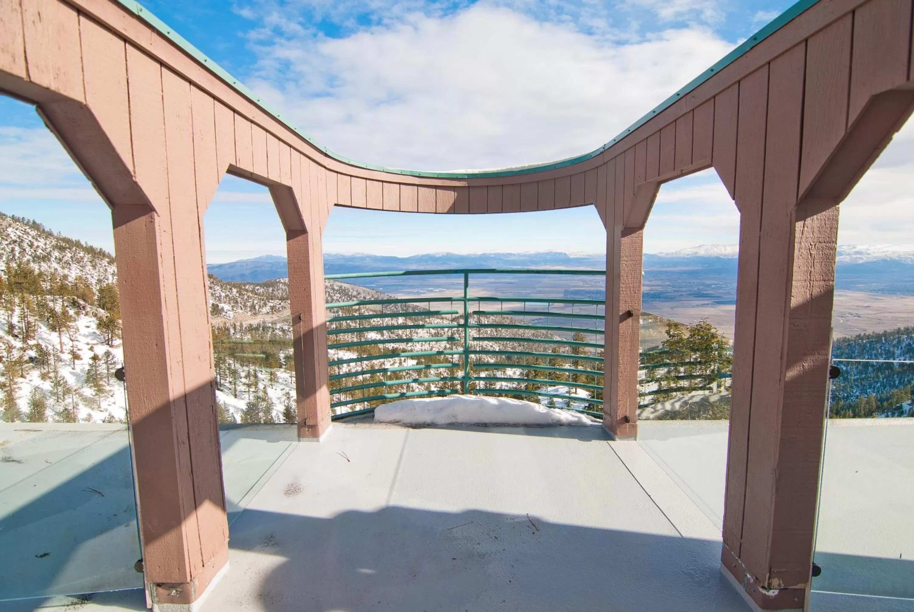 Mountain view in The Ridge Sierra