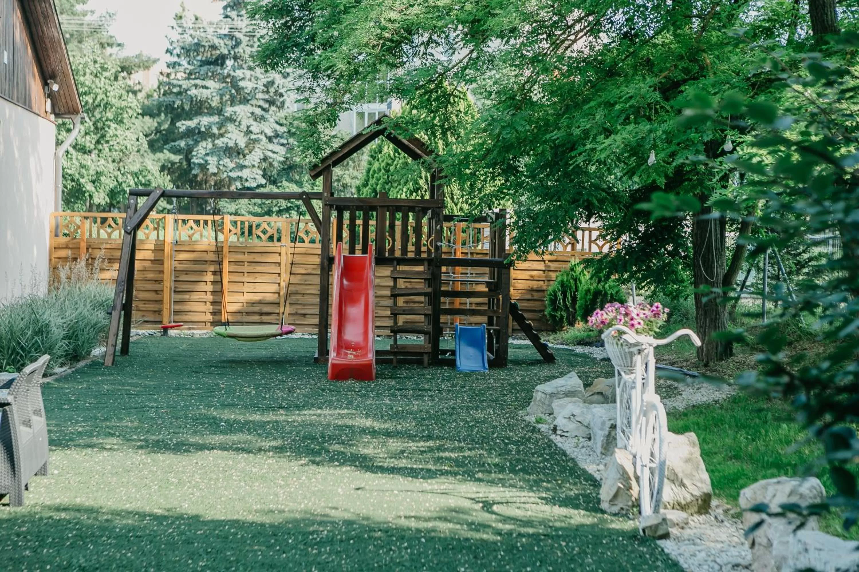 Children's Play Area in Sztár Motel Étterem