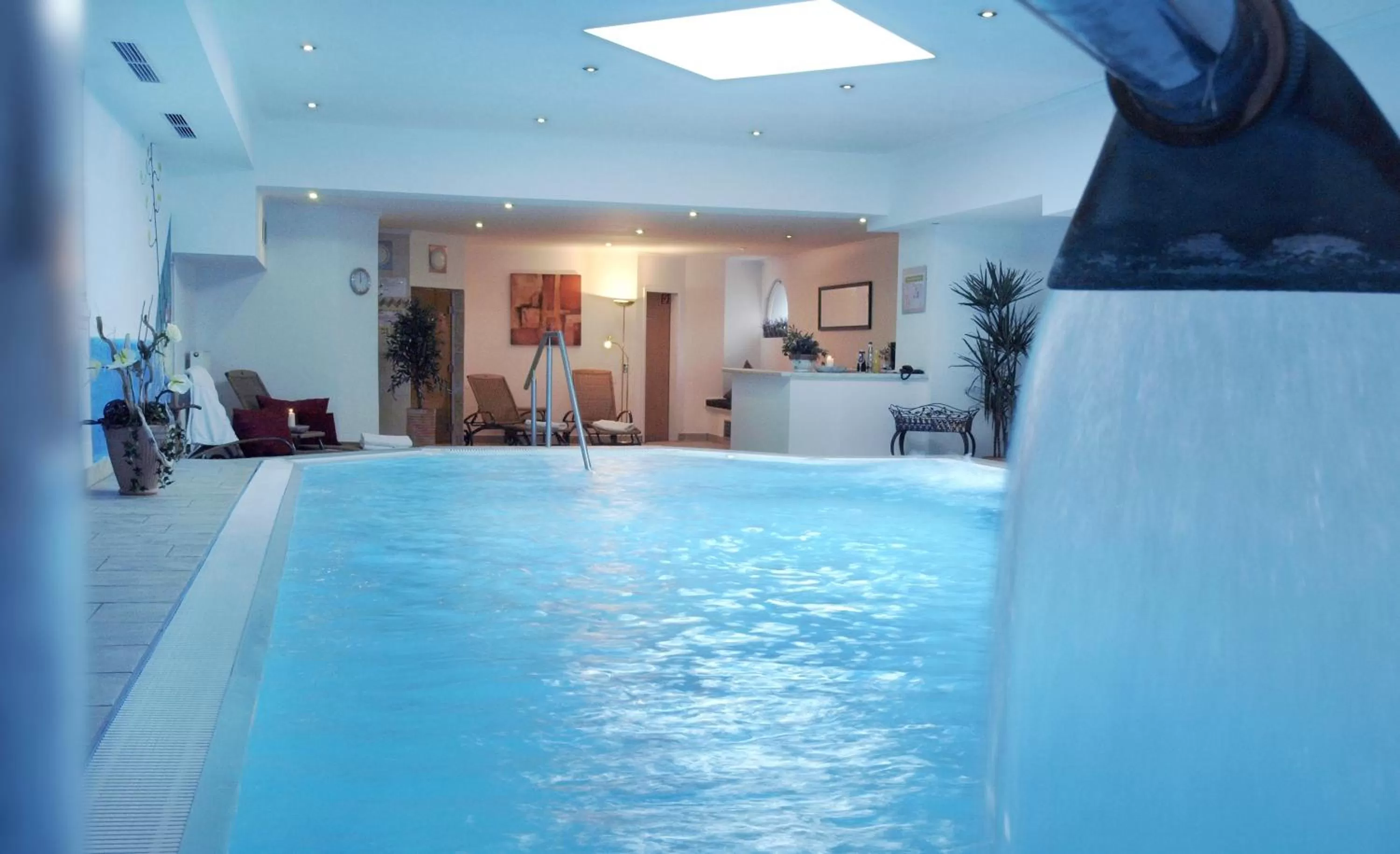 Hot Tub, Swimming Pool in Hotel Restaurant Zum Goldenen Anker mit Hallenbad