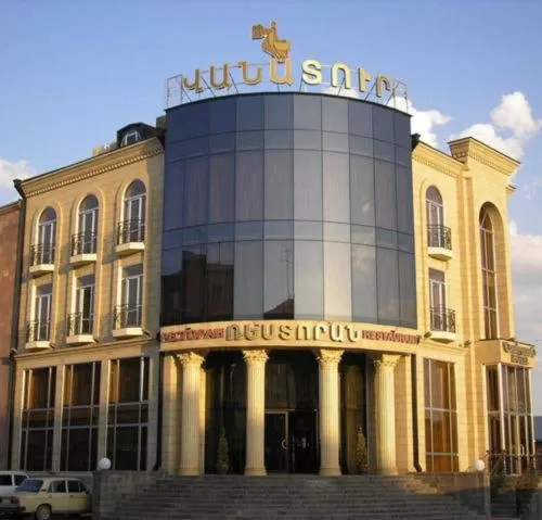 Restaurant/places to eat, Property Building in Vanatur Hotel