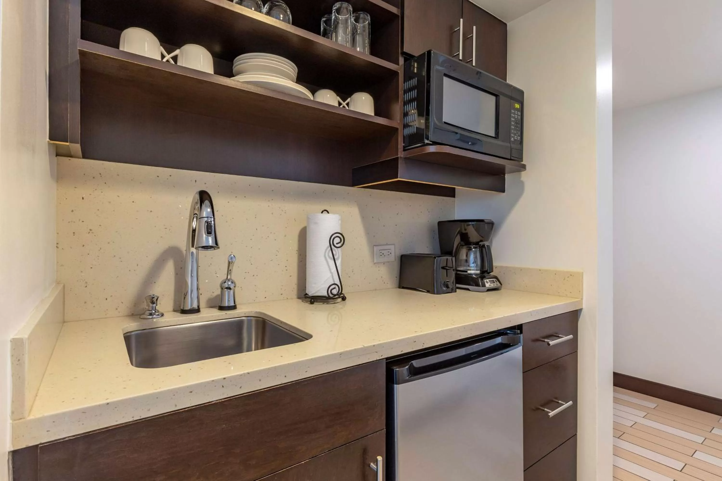 Kitchen or kitchenette in Hilton Vacation Club Oceanaire Virginia Beach