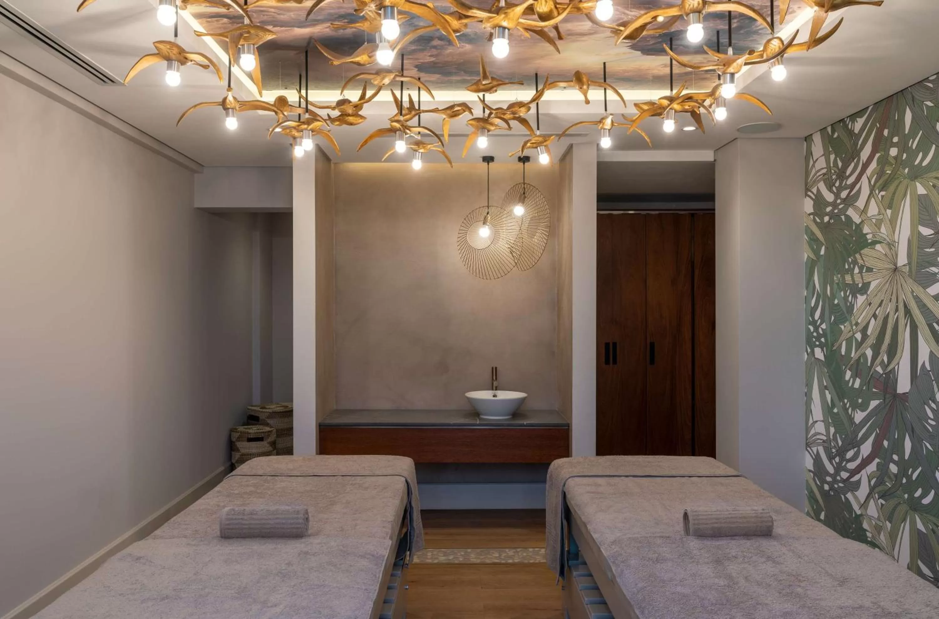 Spa and wellness centre/facilities, Bed in Radisson Blu Mosi-oa-Tunya Livingstone Resort