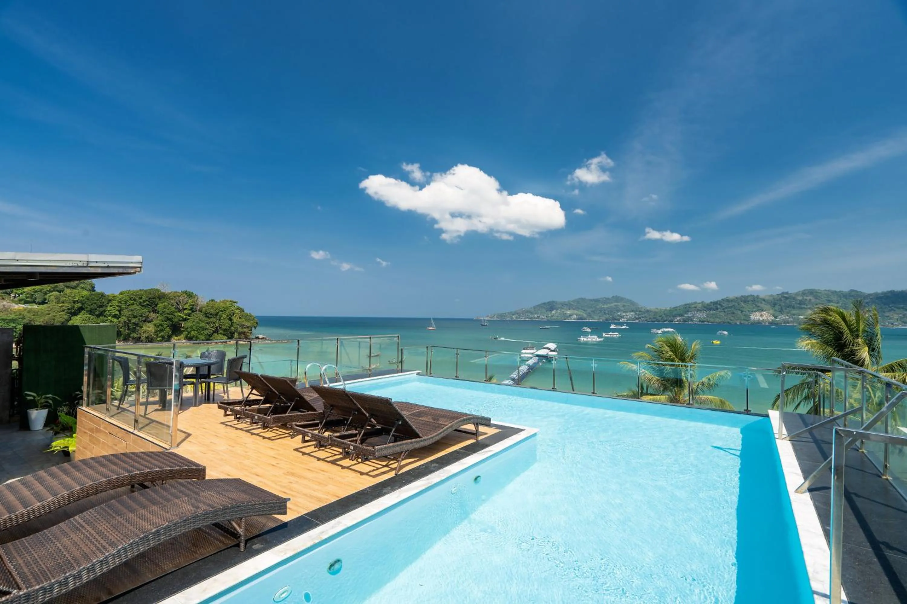 Day in Patong Signature Boutique Hotel