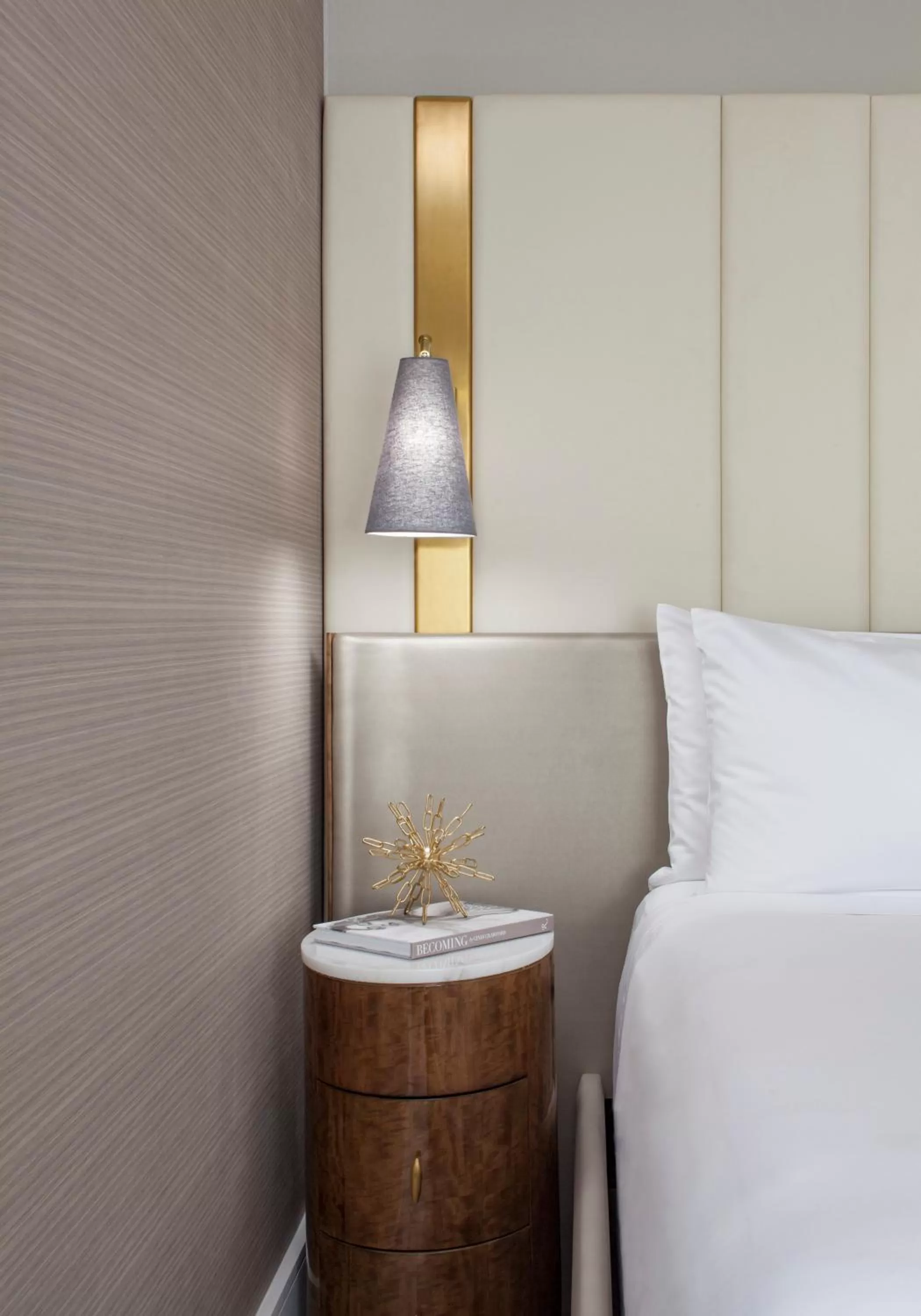 Bed in Hotel Crescent Court