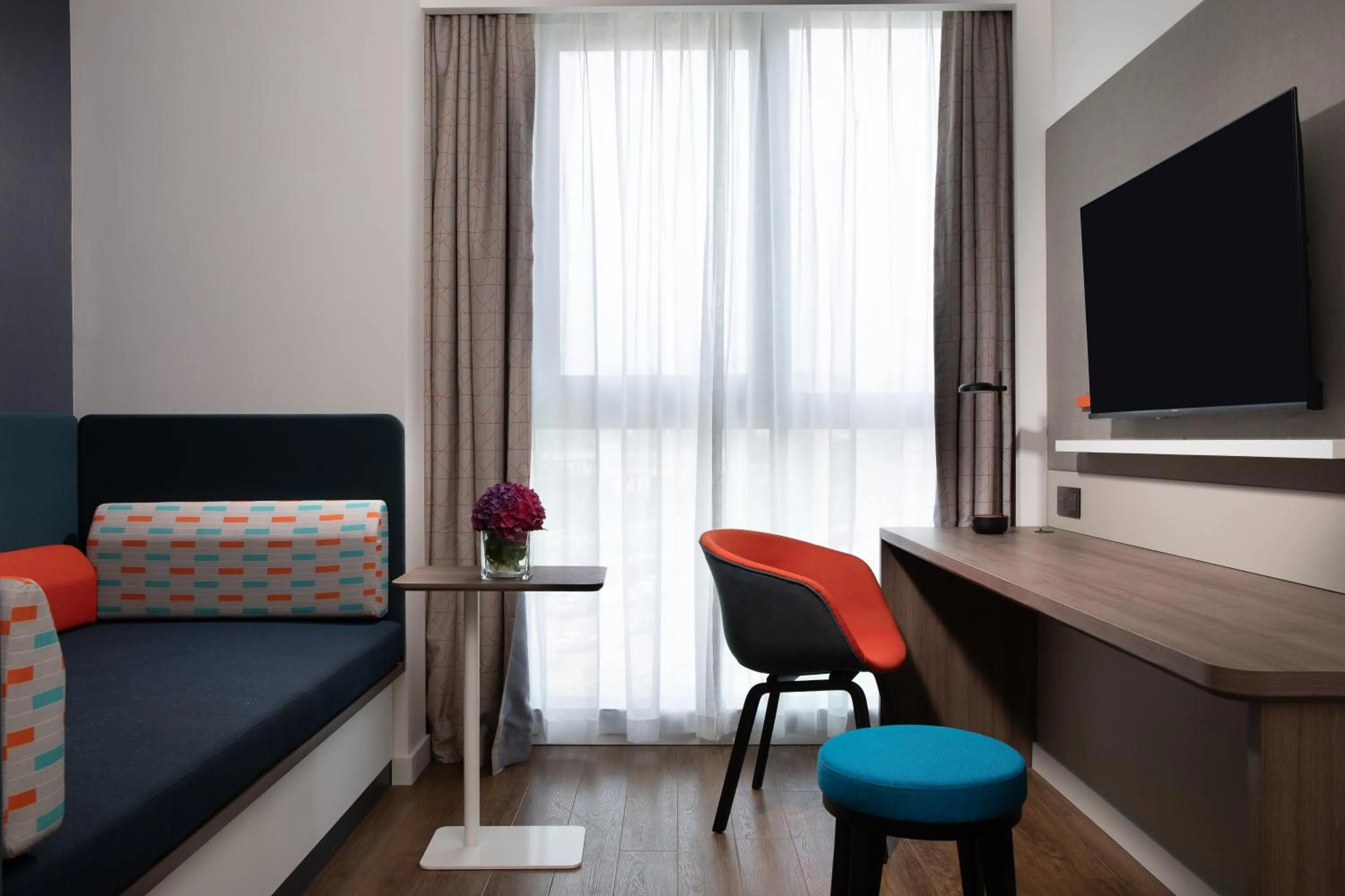 TV and multimedia in Holiday Inn Express Chengdu Longquanyi North by IHG