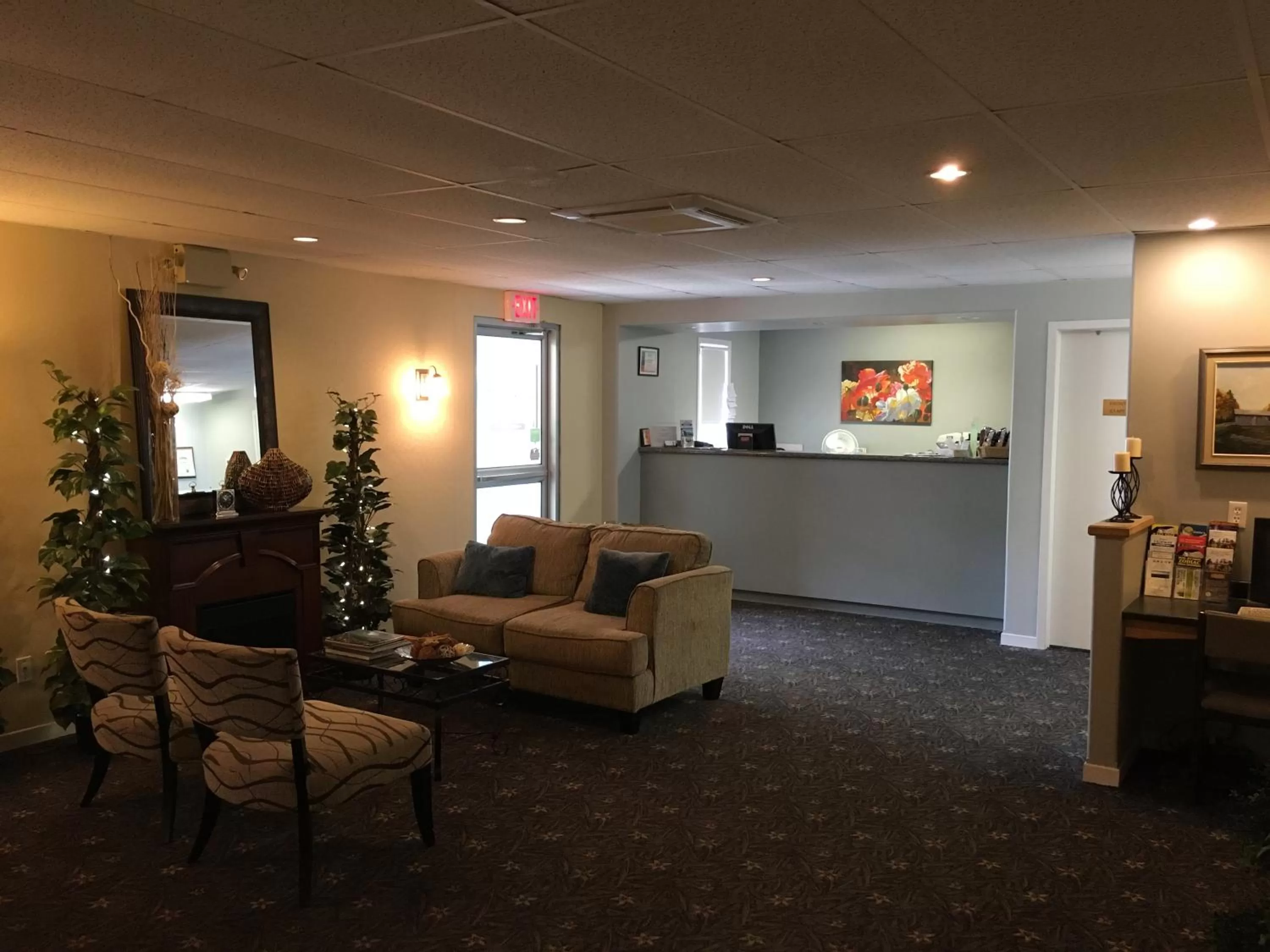 Lobby or reception, Lounge/Bar in Fairway Inn
