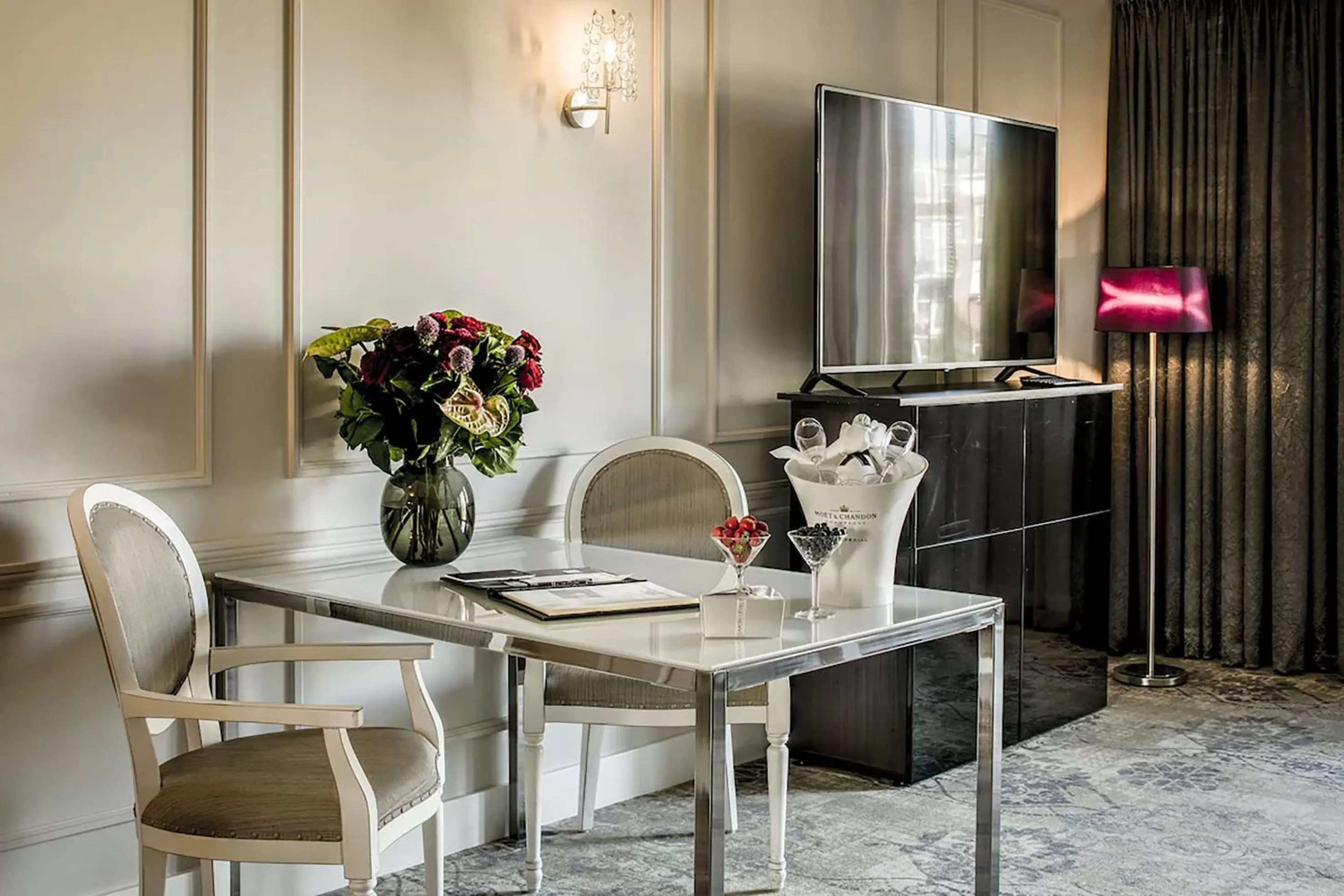 Photo of the whole room in Luxury Suites Amsterdam