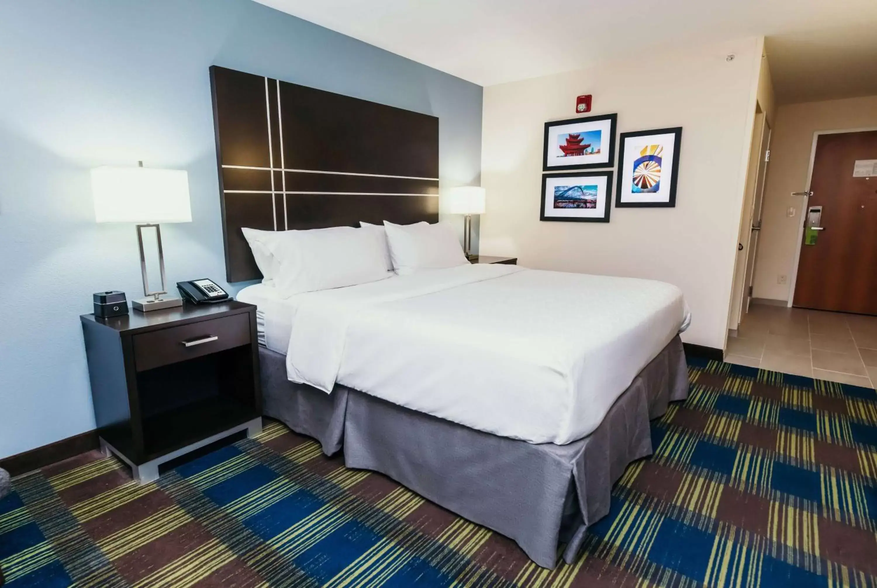 King Room with Roll-in Shower - Mobility Access/Non-Smoking in La Quinta Inn & Suites by Wyndham Ankeny IA - Des Moines IA King Room with Roll-in Shower - Mobility Access/Non-Smoking in La Quinta Inn & Suites by Wyndham Ankeny IA - Des Moines IA