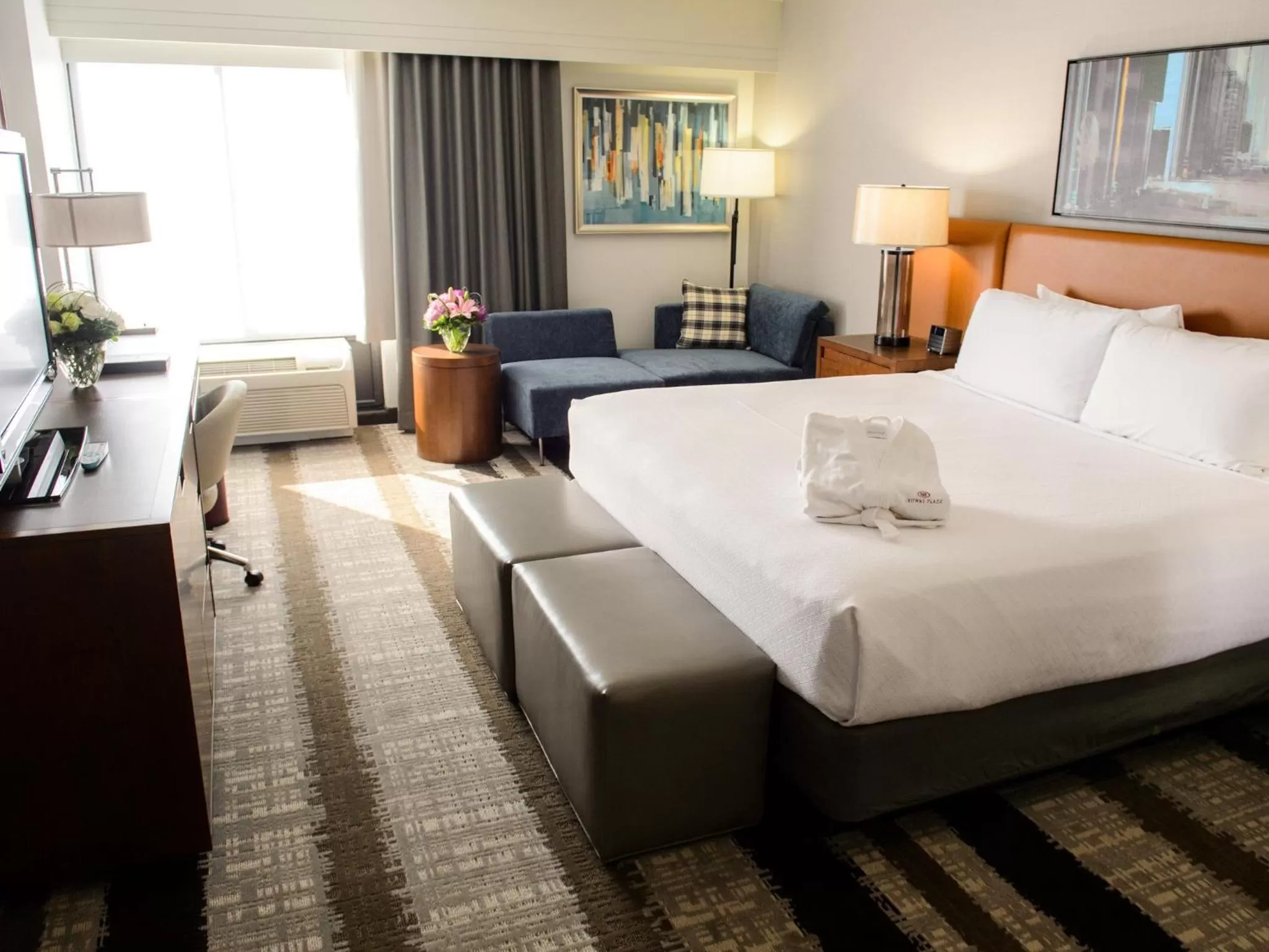Photo of the whole room, Bed in Crowne Plaza Dulles Airport by IHG
