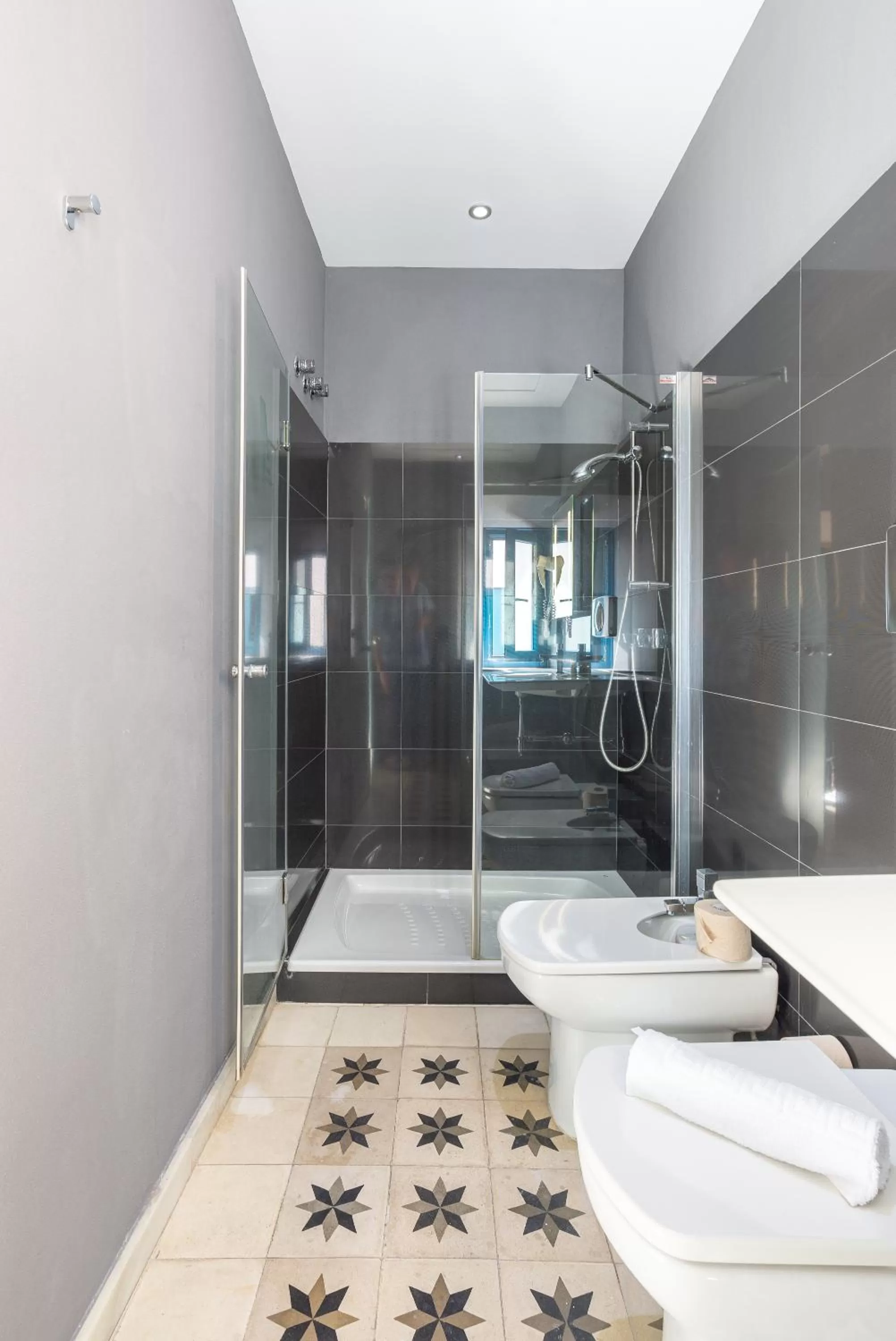 Shower in Hotel Albaicín