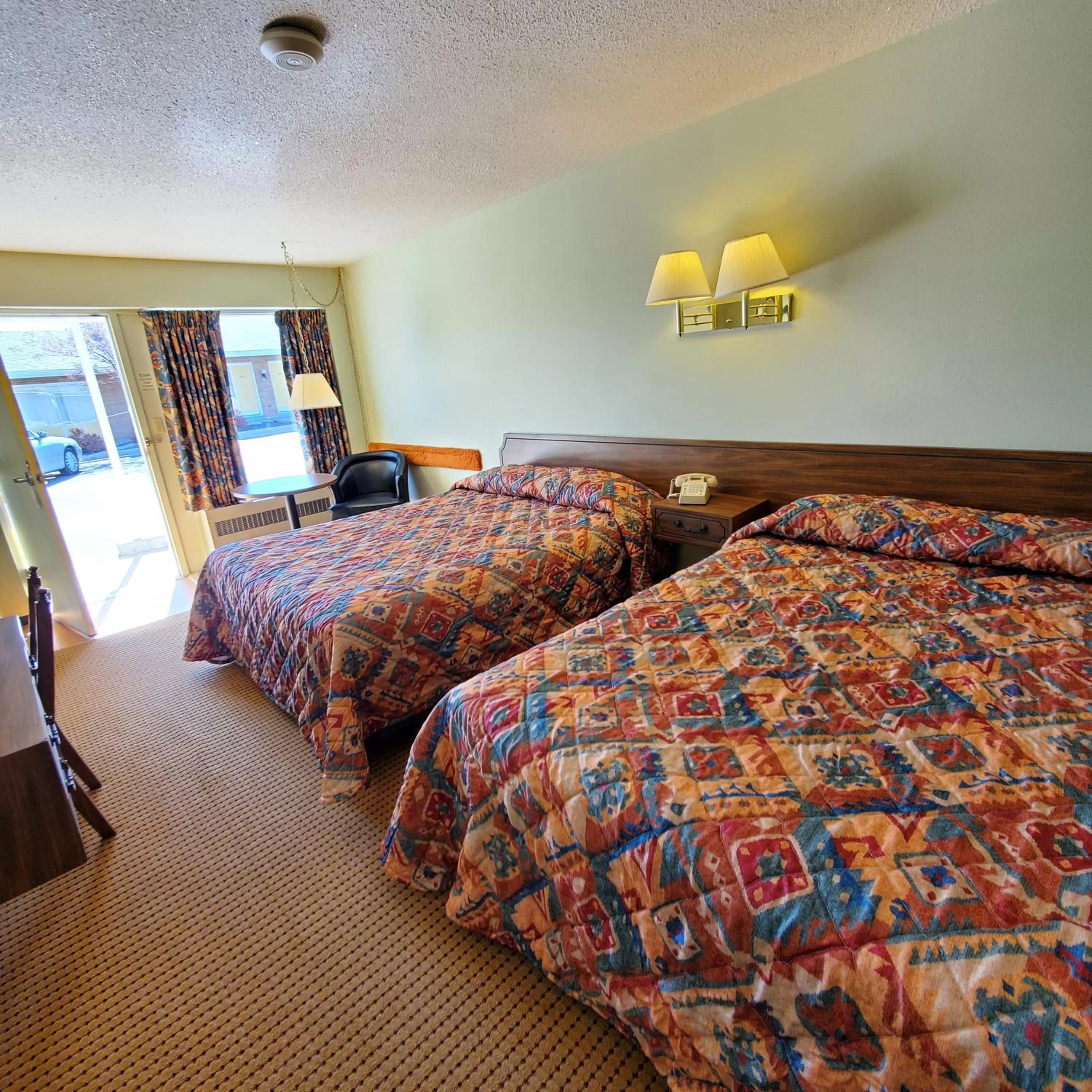 Bed in Robin Hood Motel