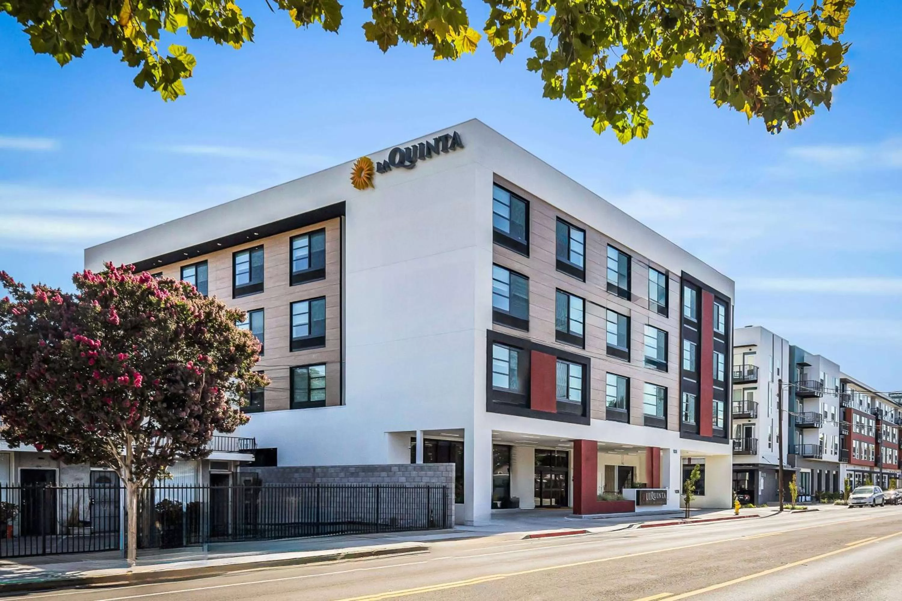 Property building in La Quinta Inn & Suites by Wyndham San Jose Airport-Downtown