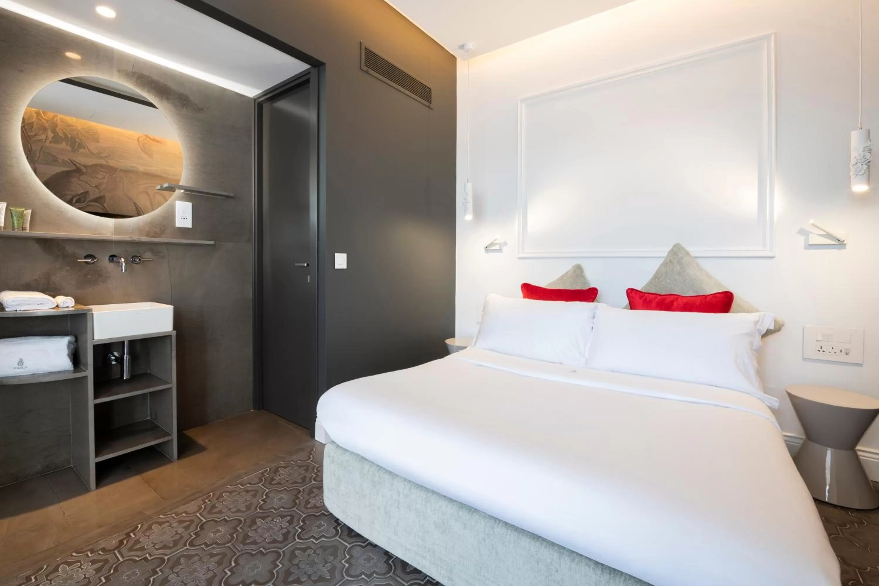 Bed in Iniala Harbour House