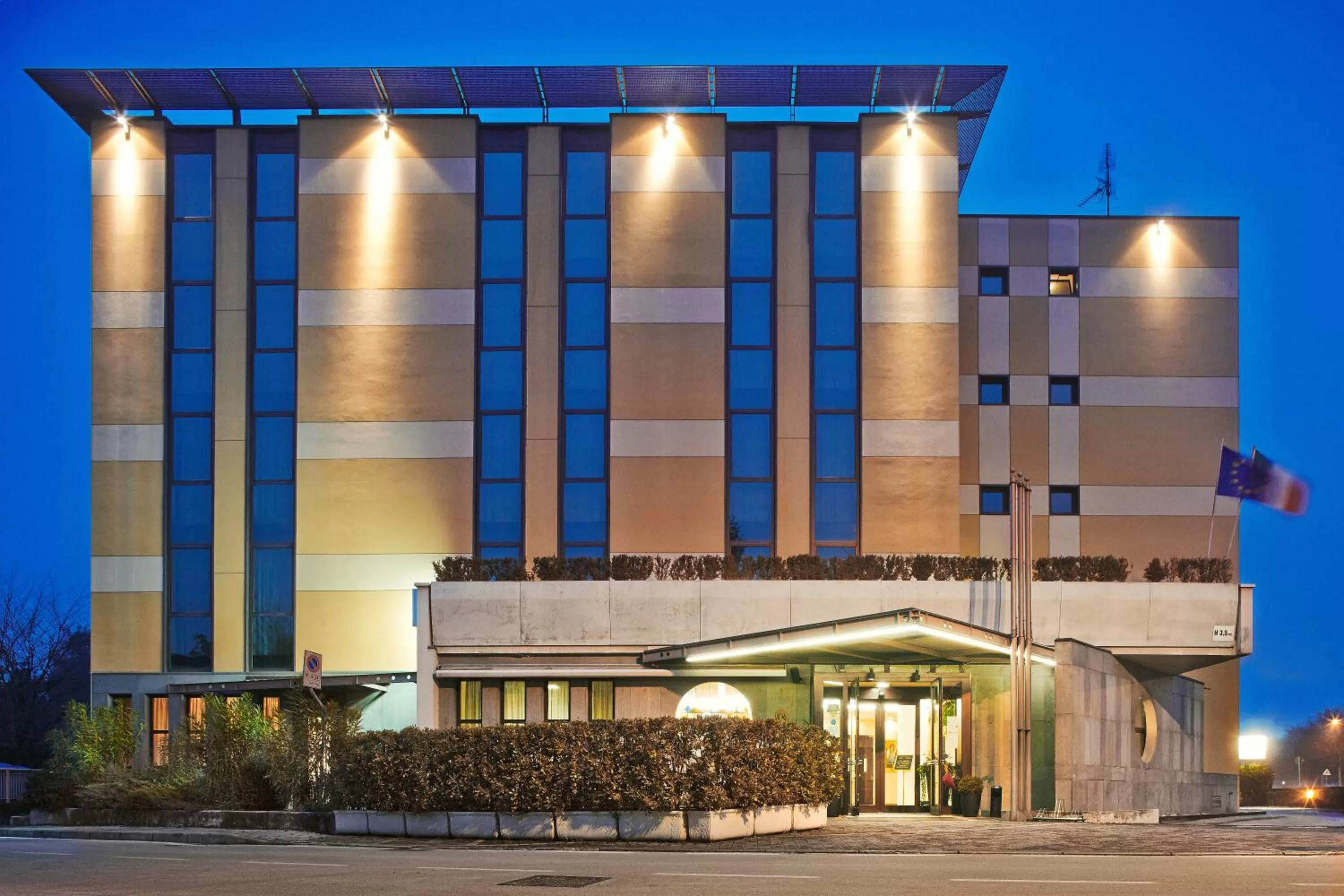 Facade/entrance in Primhotel