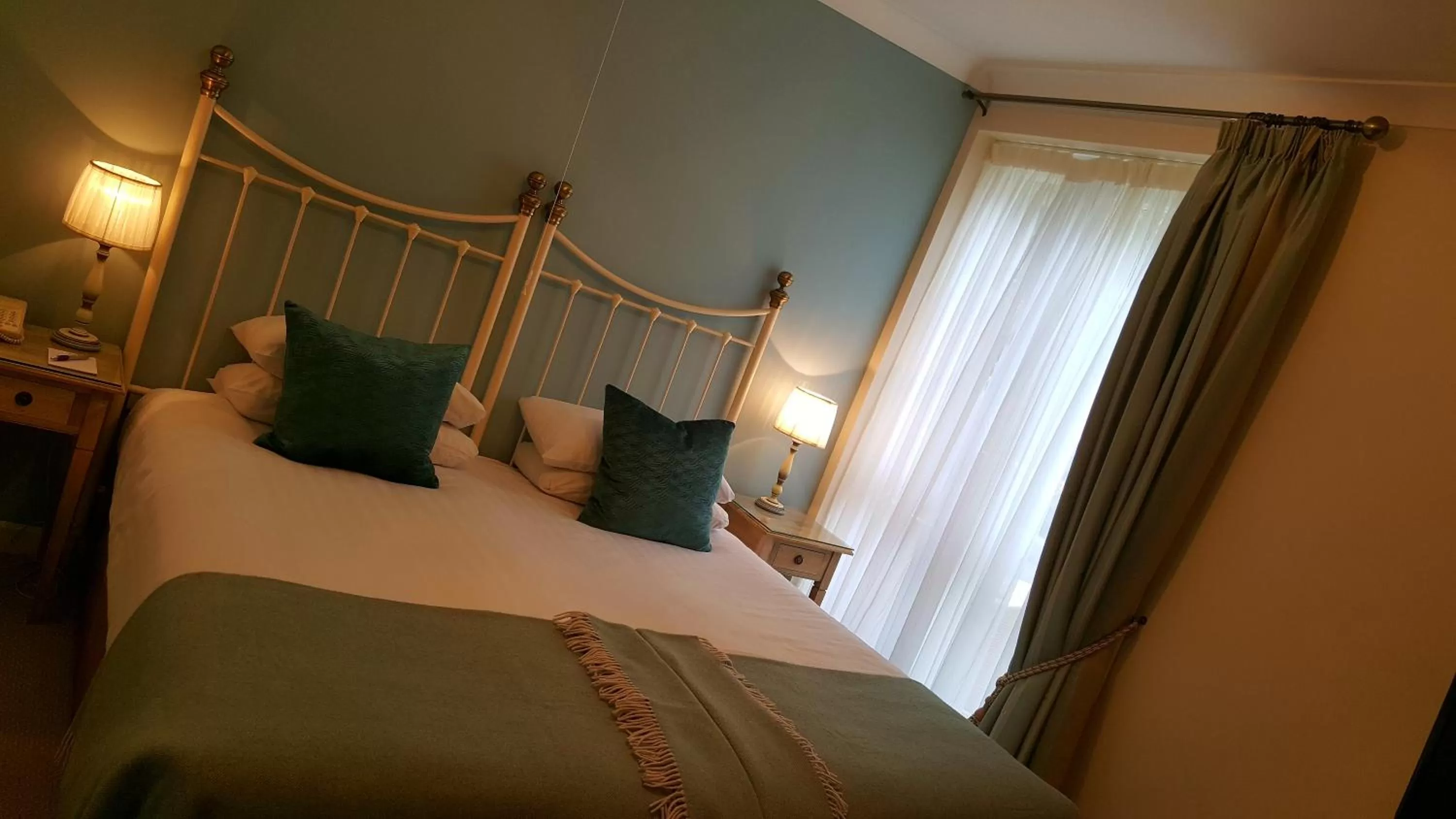 Bed in Three Ways House Hotel