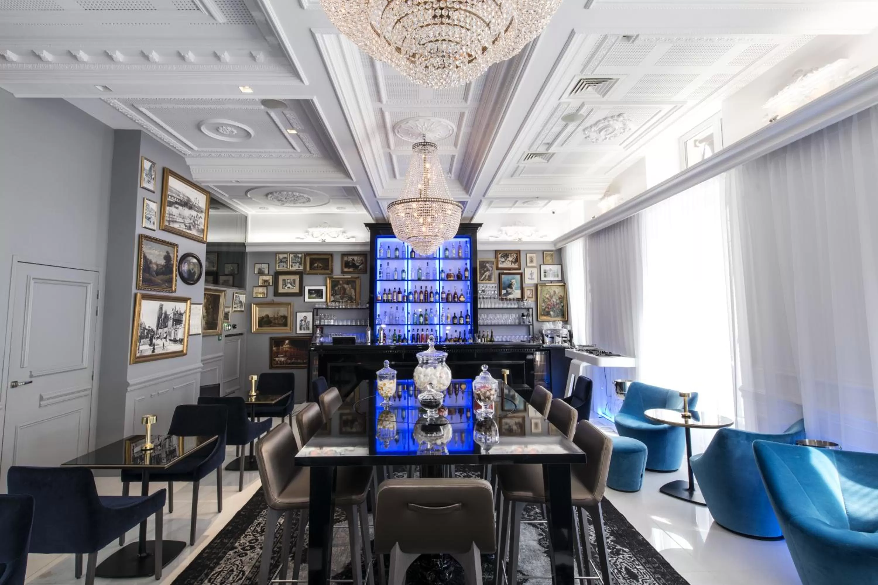 Lounge or bar in Vertigo Hotel, Dijon, a Member of Design Hotels