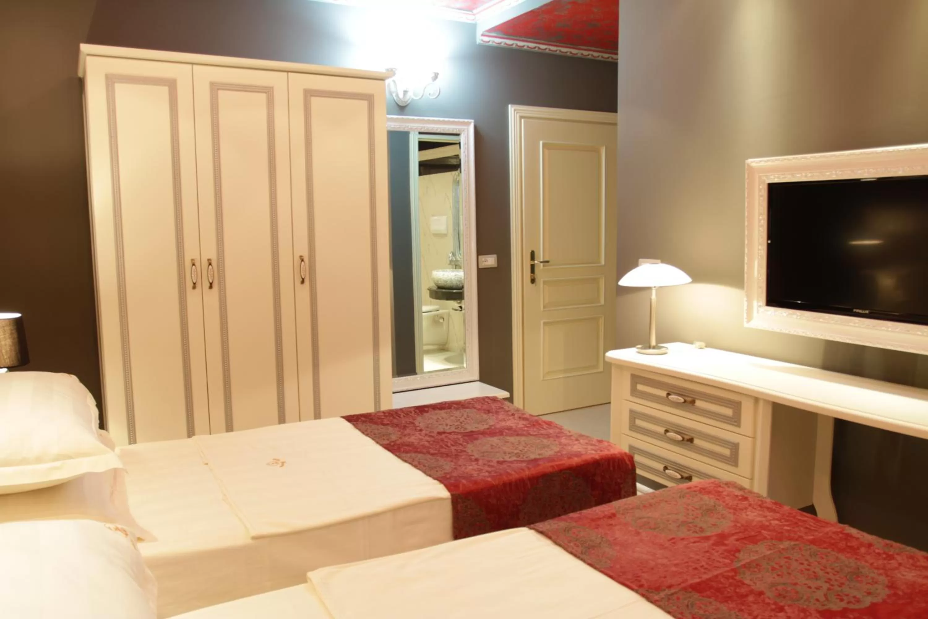 Bed in Hotel Villa Fernando Tirana