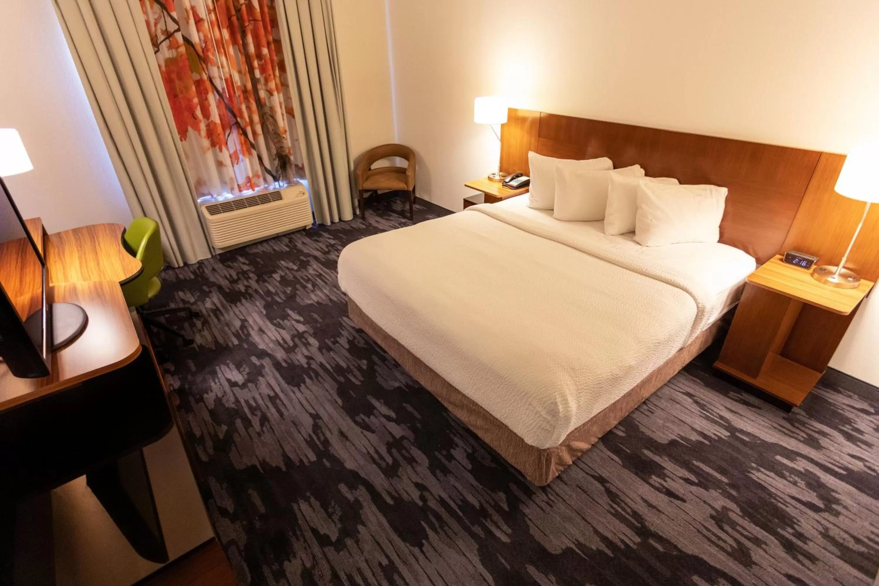 Photo of the whole room, Bed in Fairfield Inn & Suites by Marriott Athens I-65