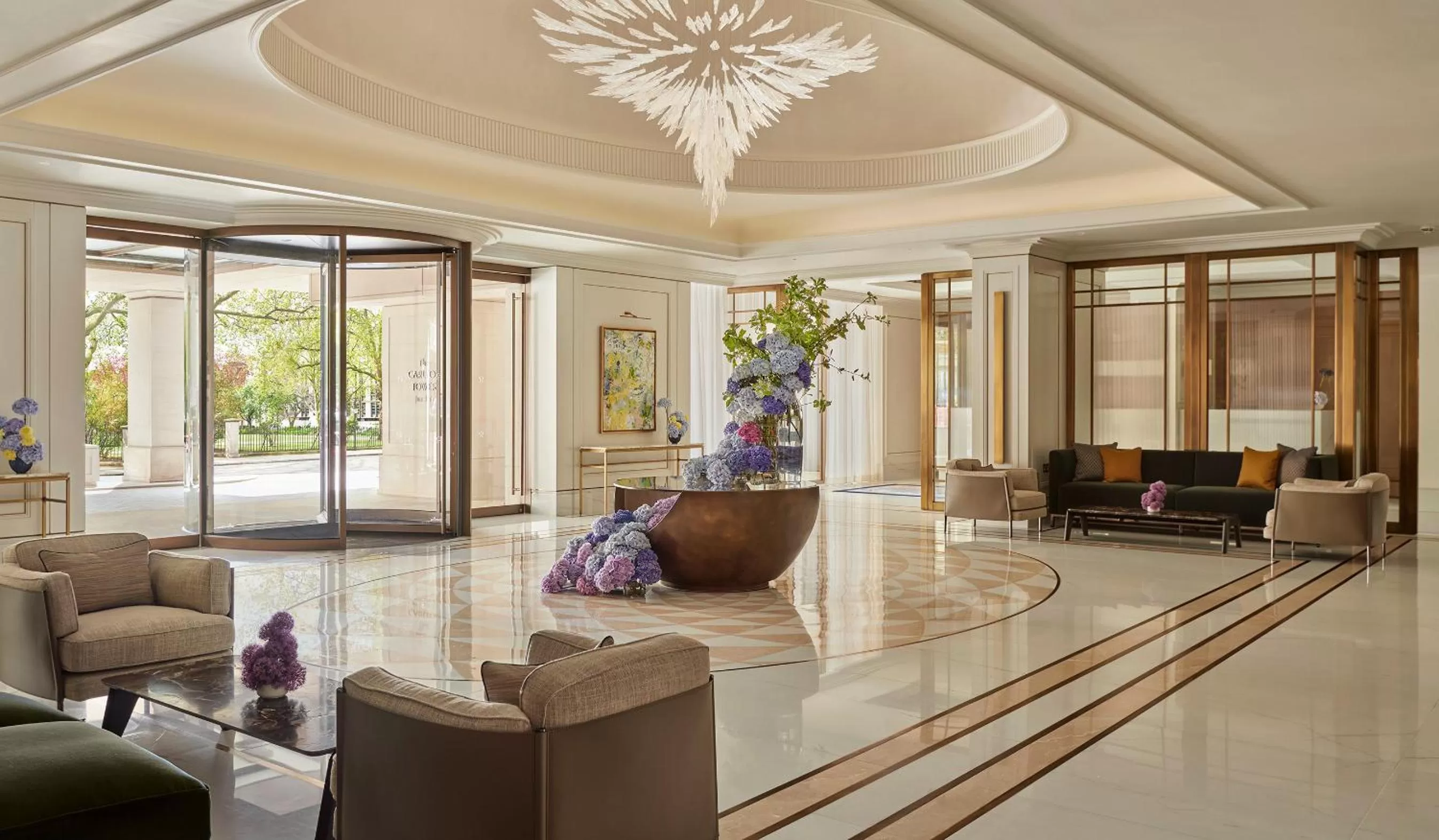 Lobby or reception in Jumeirah Carlton Tower London