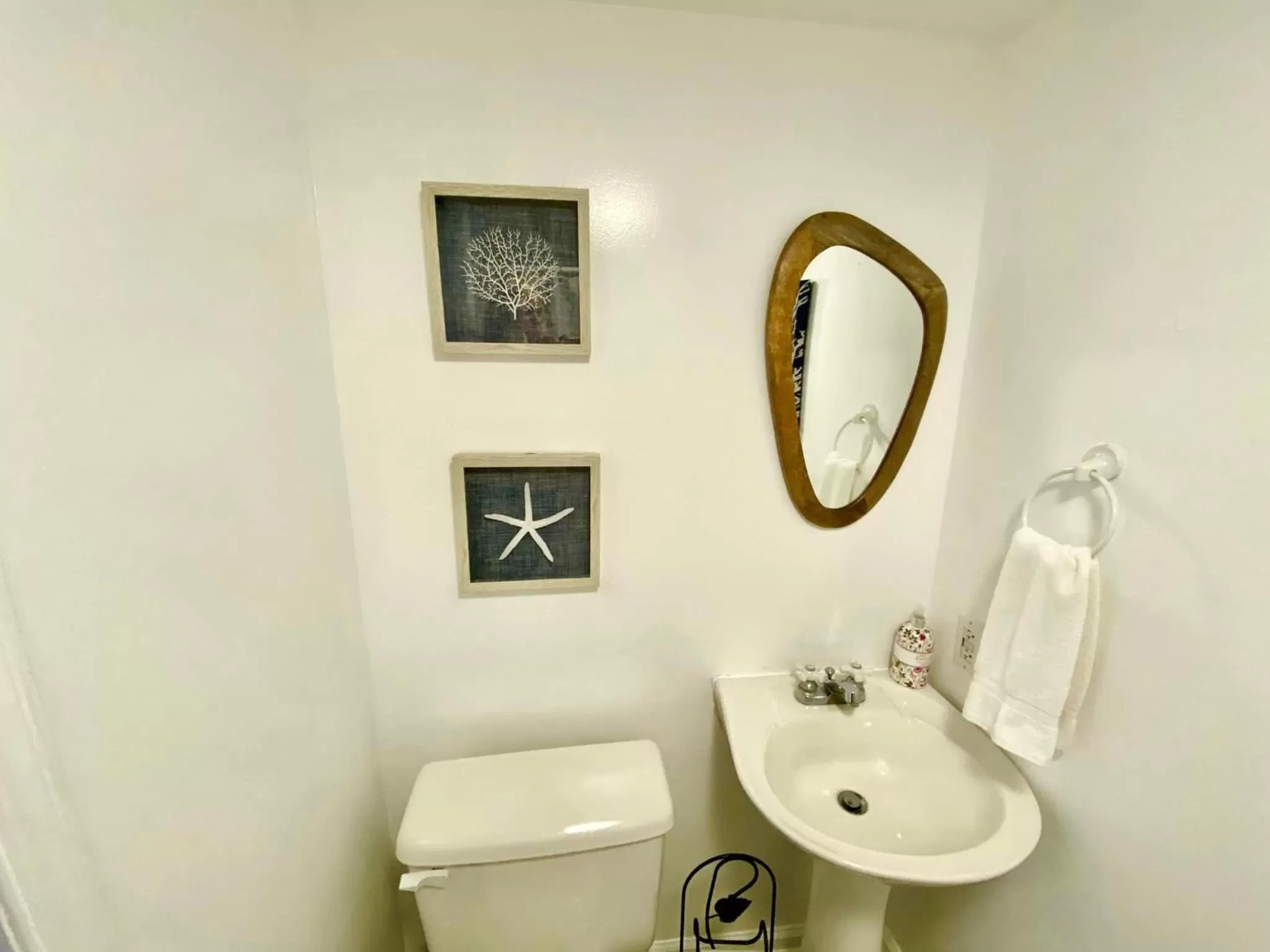 Bathroom in Atlantic House Bed & Breakfast