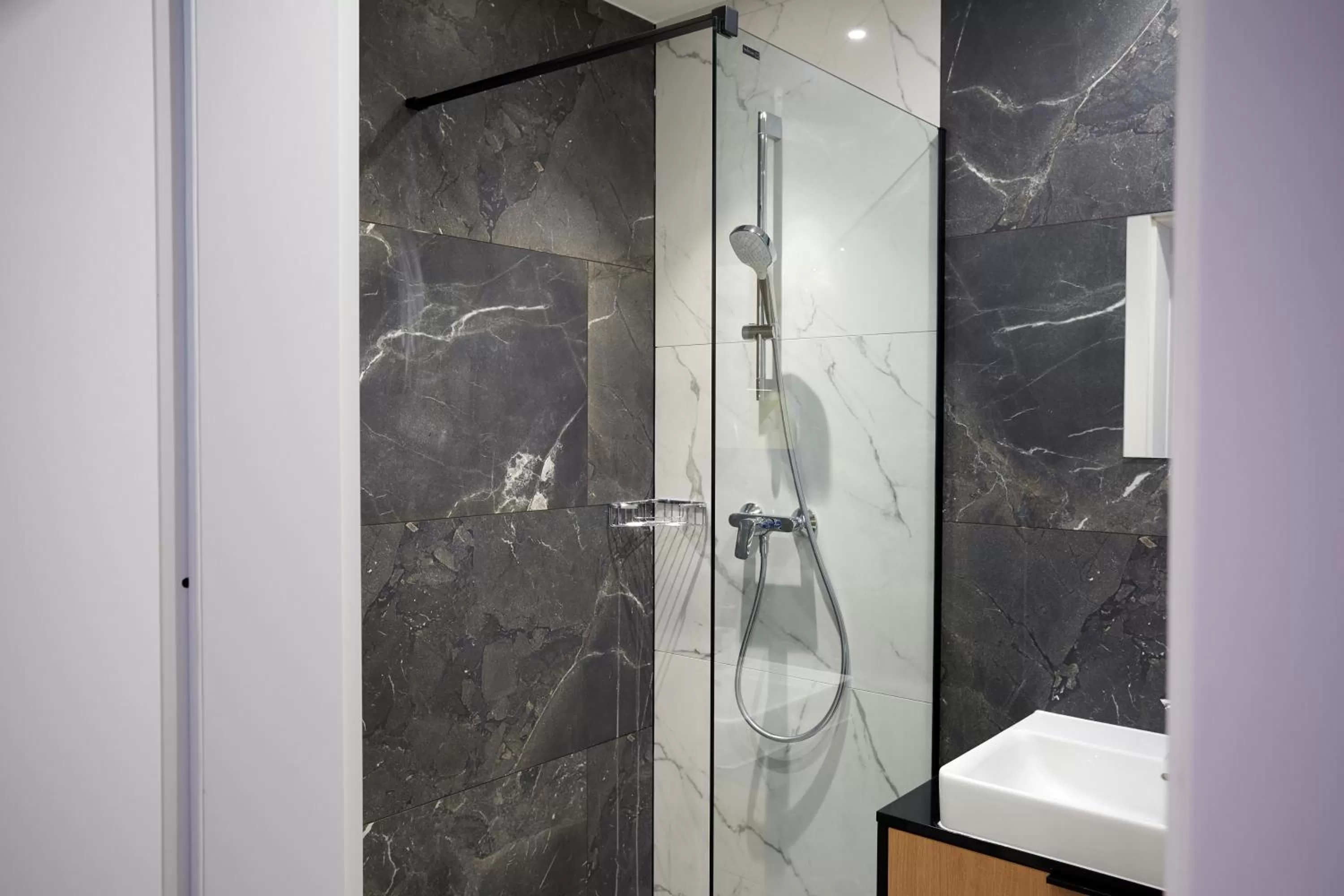 Shower in RAJSKA 3 by PI Apartments