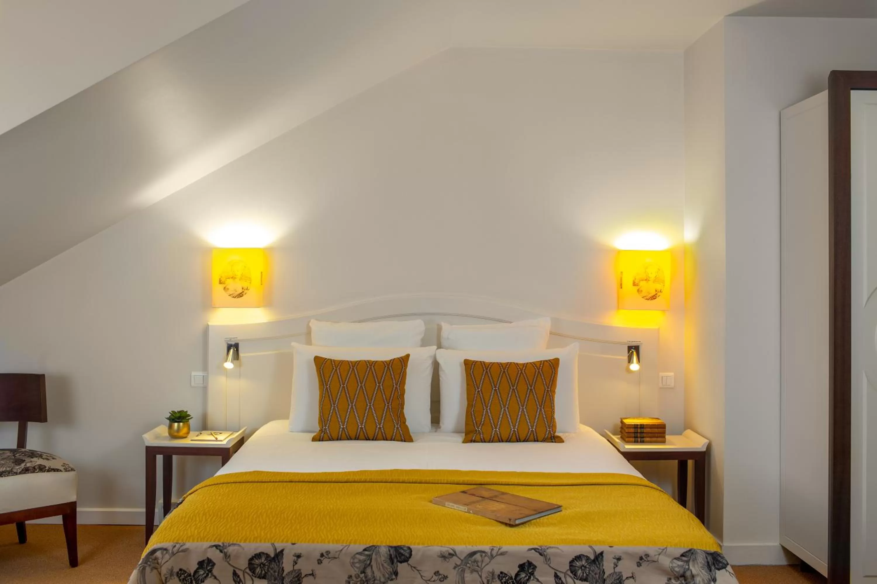 Bed in Mercure Rambouillet Relays Du Château