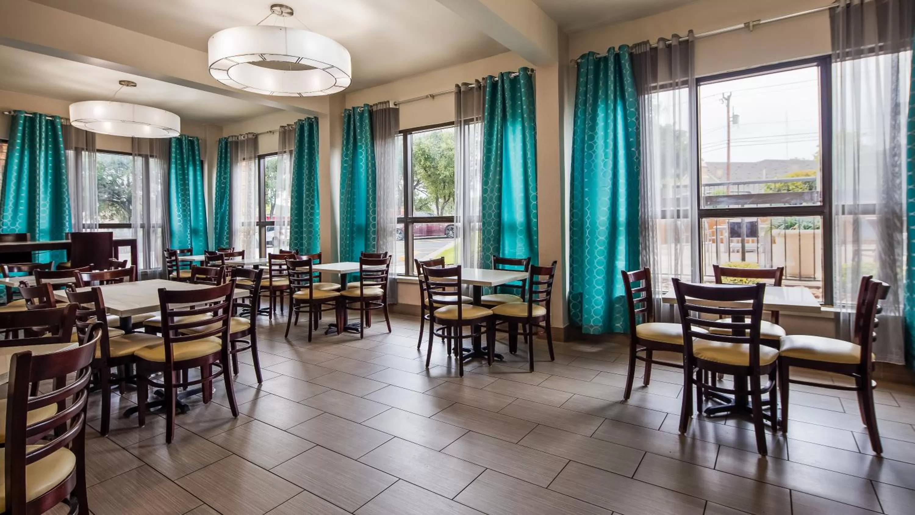 Breakfast in Clarion Pointe near Medical Center