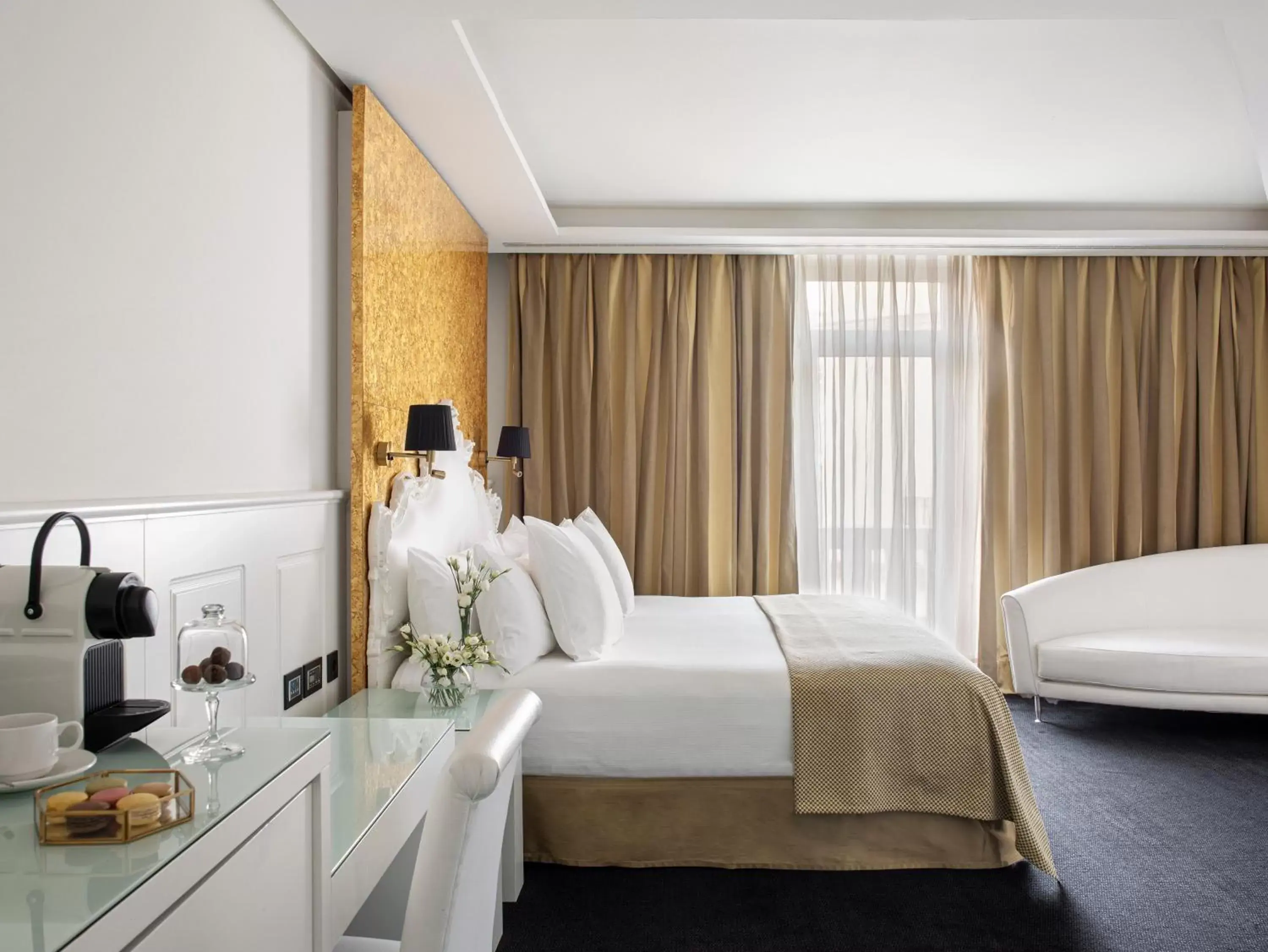 One Bedroom Red Level Corner Suite in Hotel Colón Gran Meliá - The Leading Hotels of the World One Bedroom Red Level Corner Suite in Hotel Colón Gran Meliá - The Leading Hotels of the World