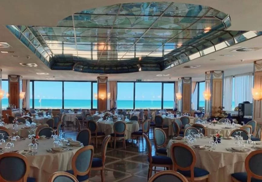 Restaurant/places to eat in Hotel Promenade