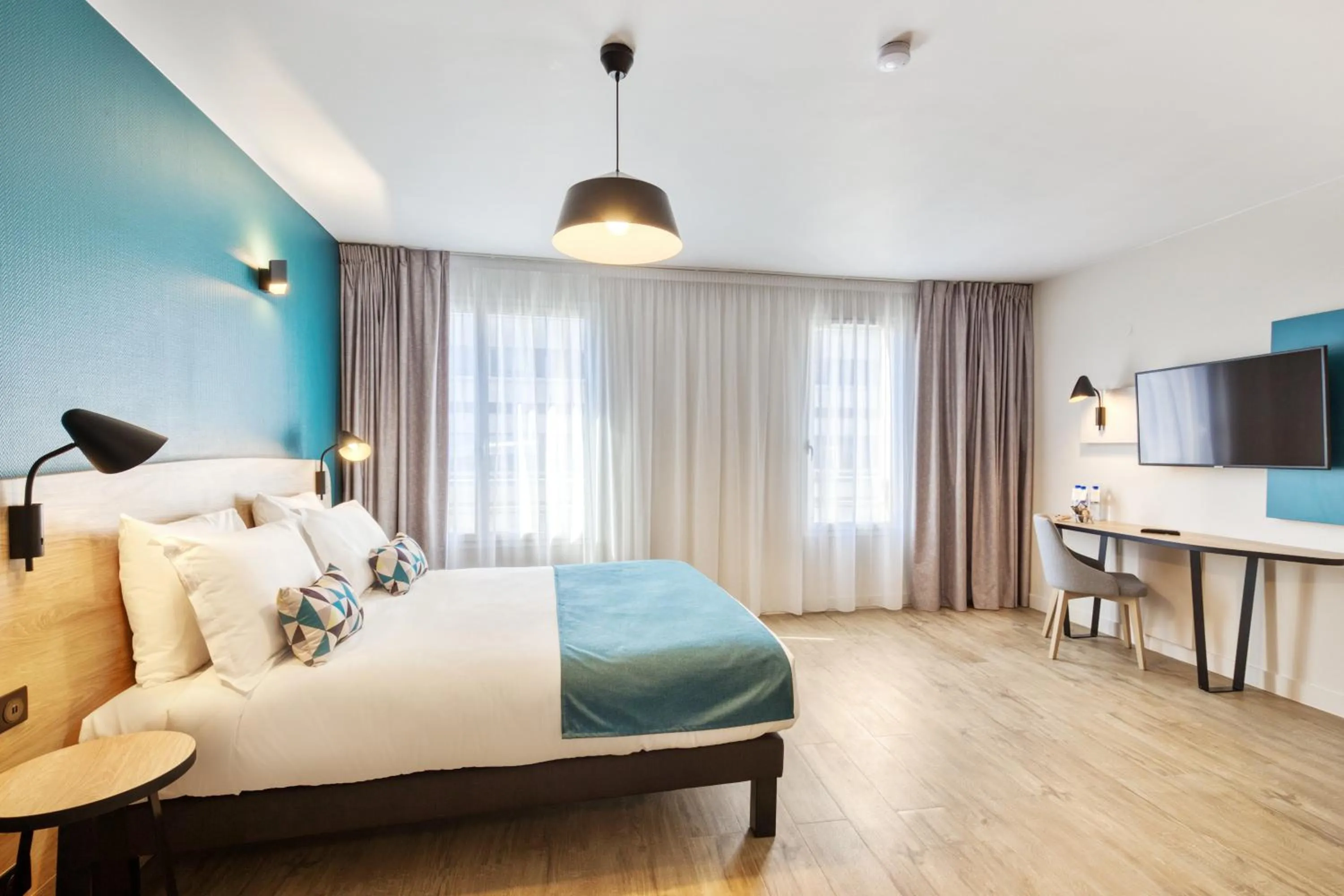 Bed in Appart'City Confort Paris Clichy - Mairie